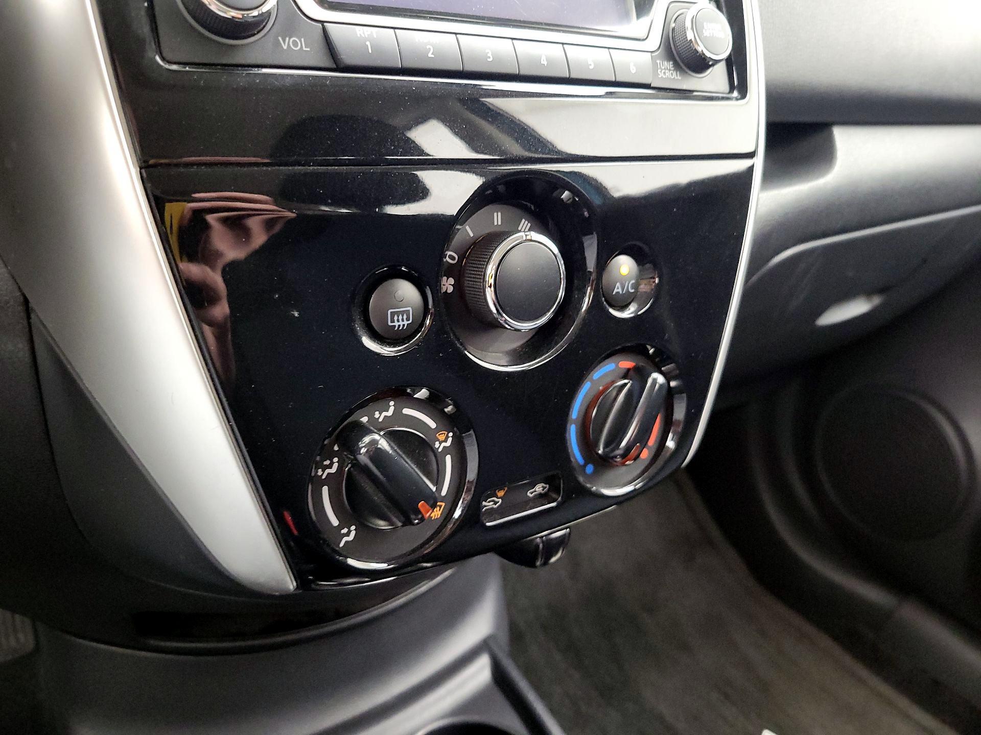 Thumbnail: 2015 Nissan Versa Note - 16