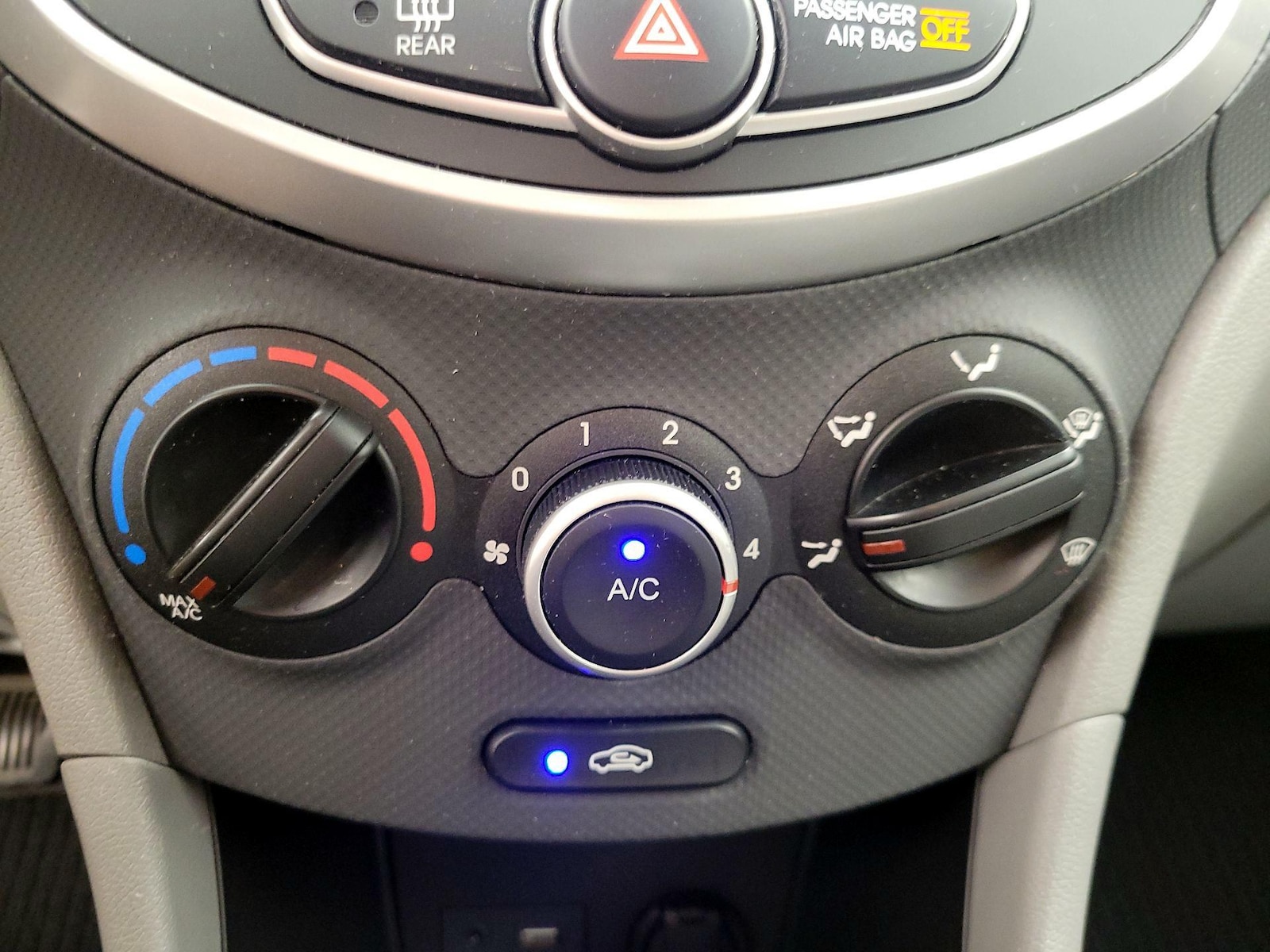2014 Hyundai Accent GLS - Photo 17