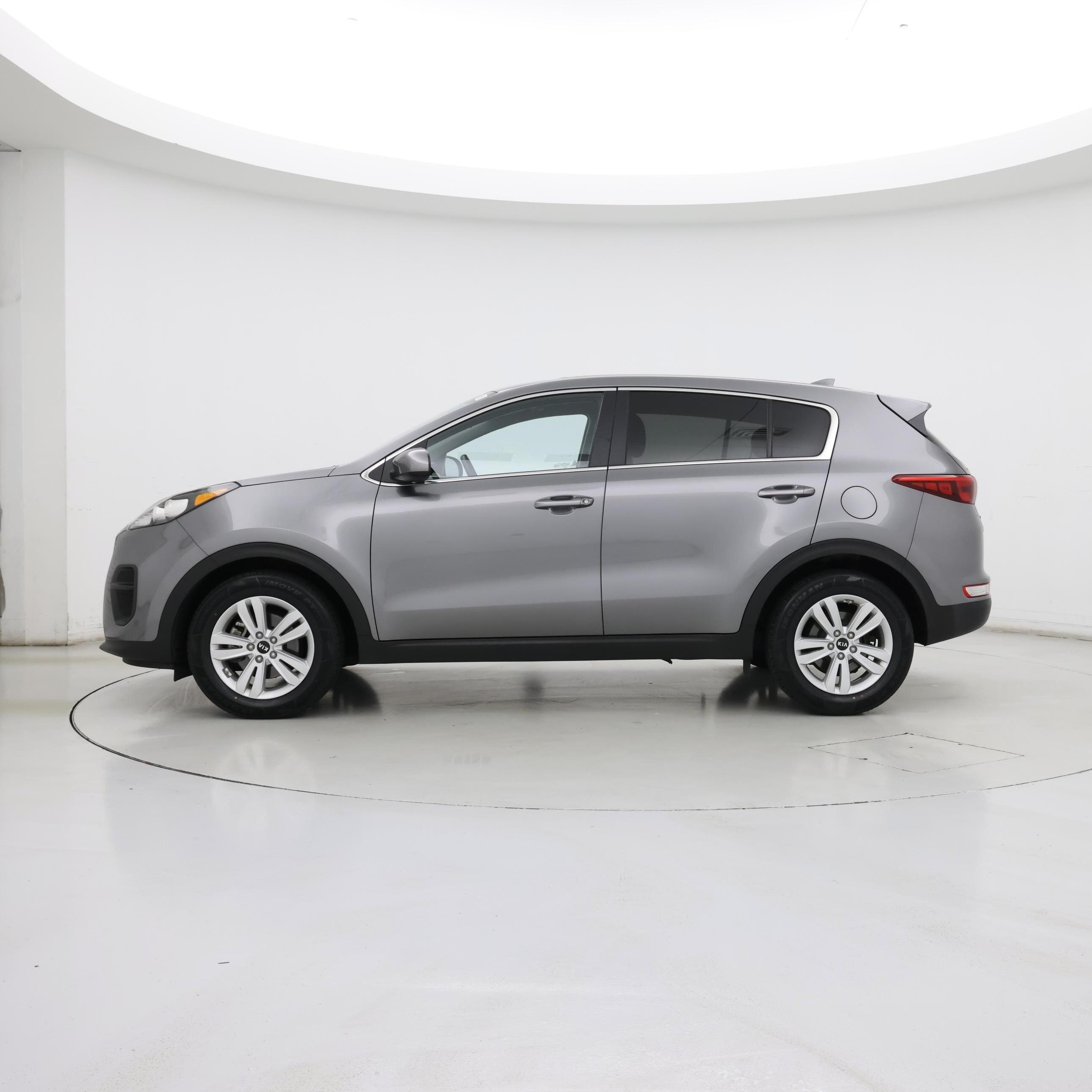 Thumbnail: 2017 Kia Sportage - 3
