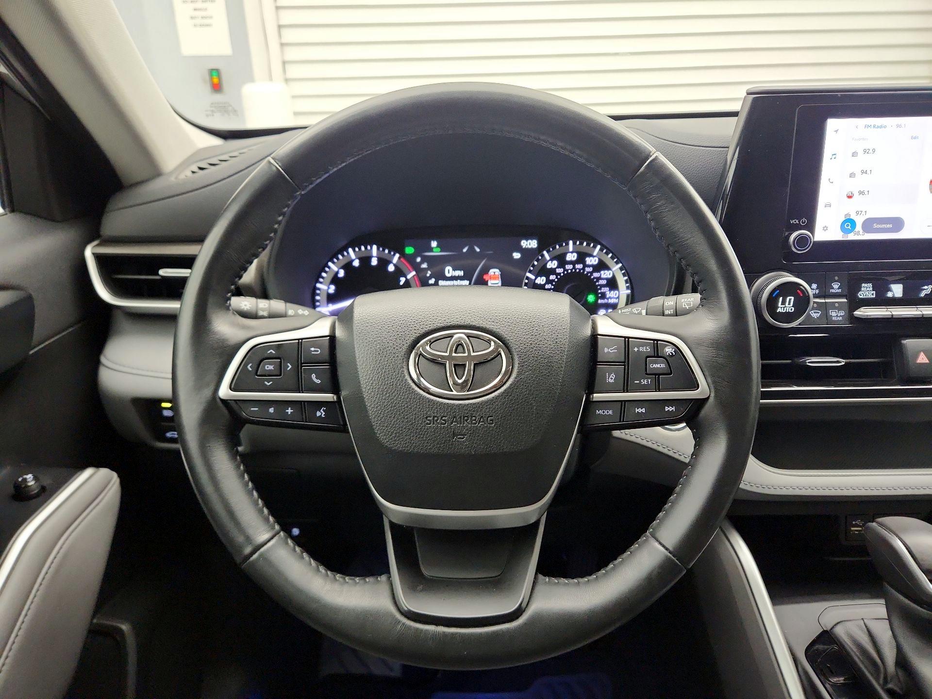 Thumbnail: 2023 Toyota Highlander - 10