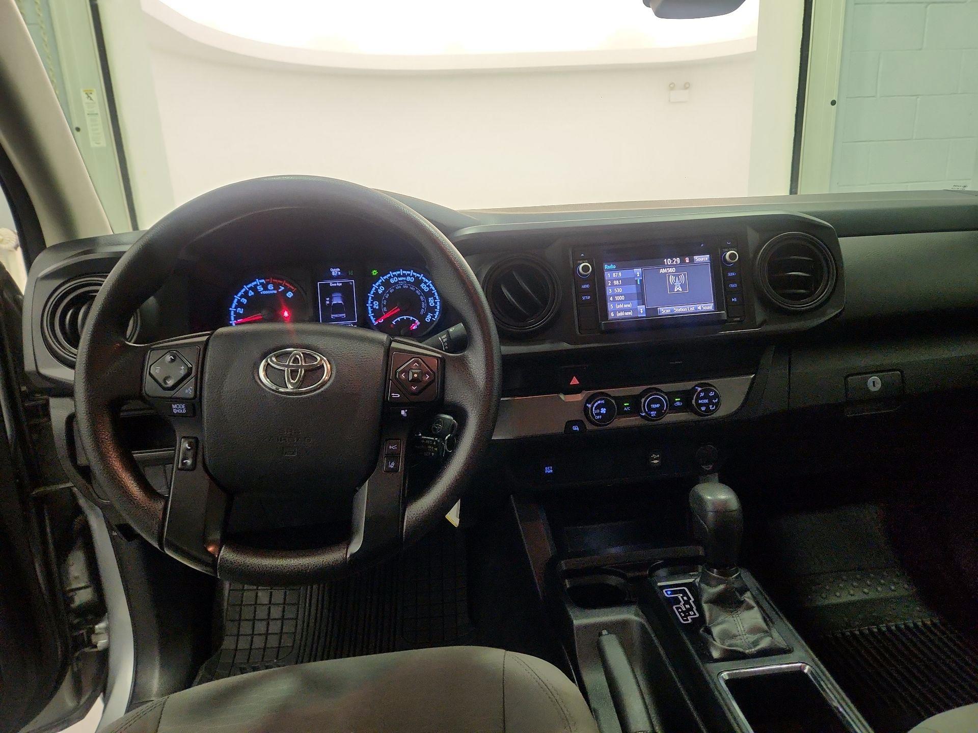 Thumbnail: 2019 Toyota Tacoma - 10