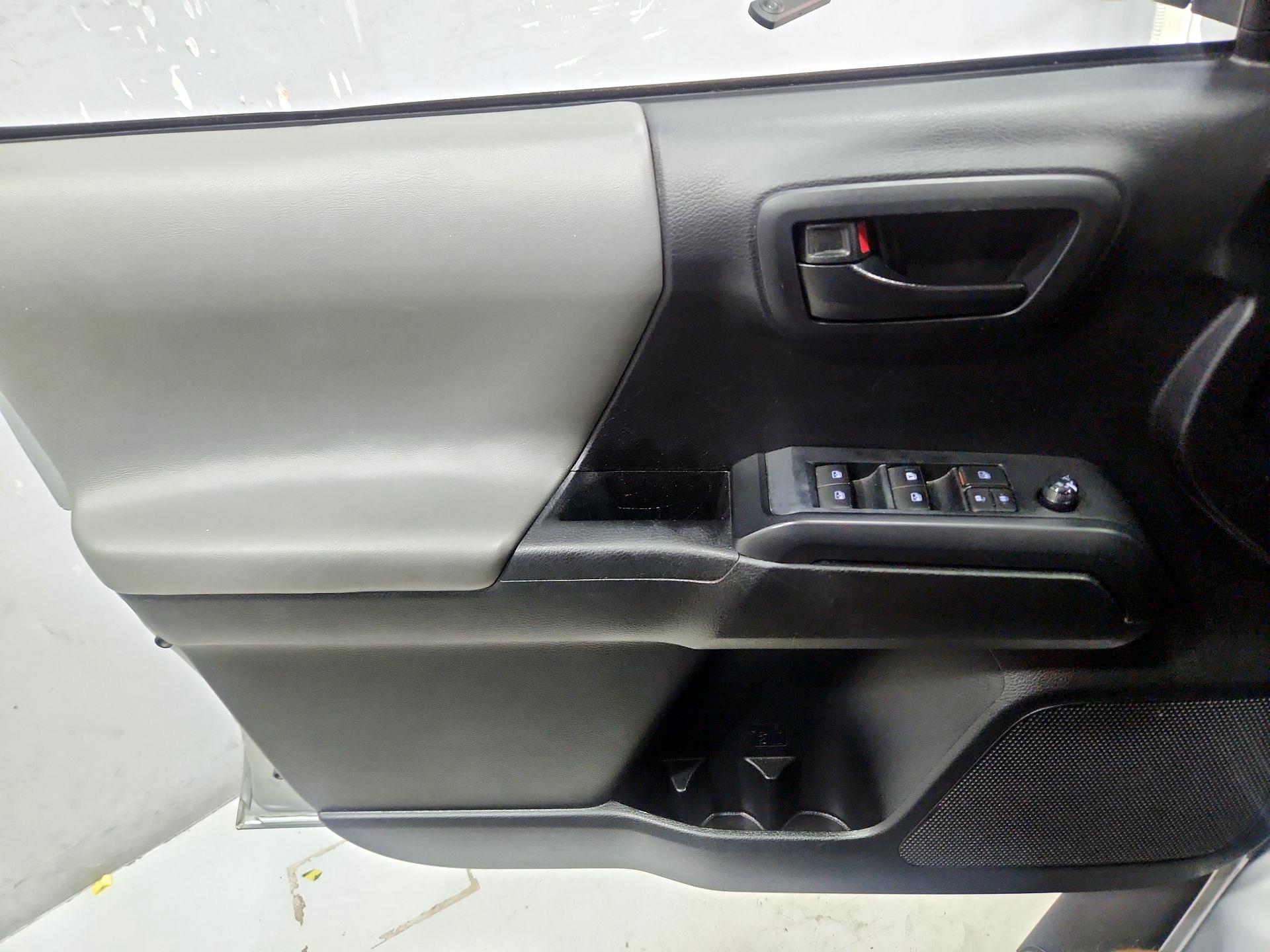 Thumbnail: 2019 Toyota Tacoma - 12
