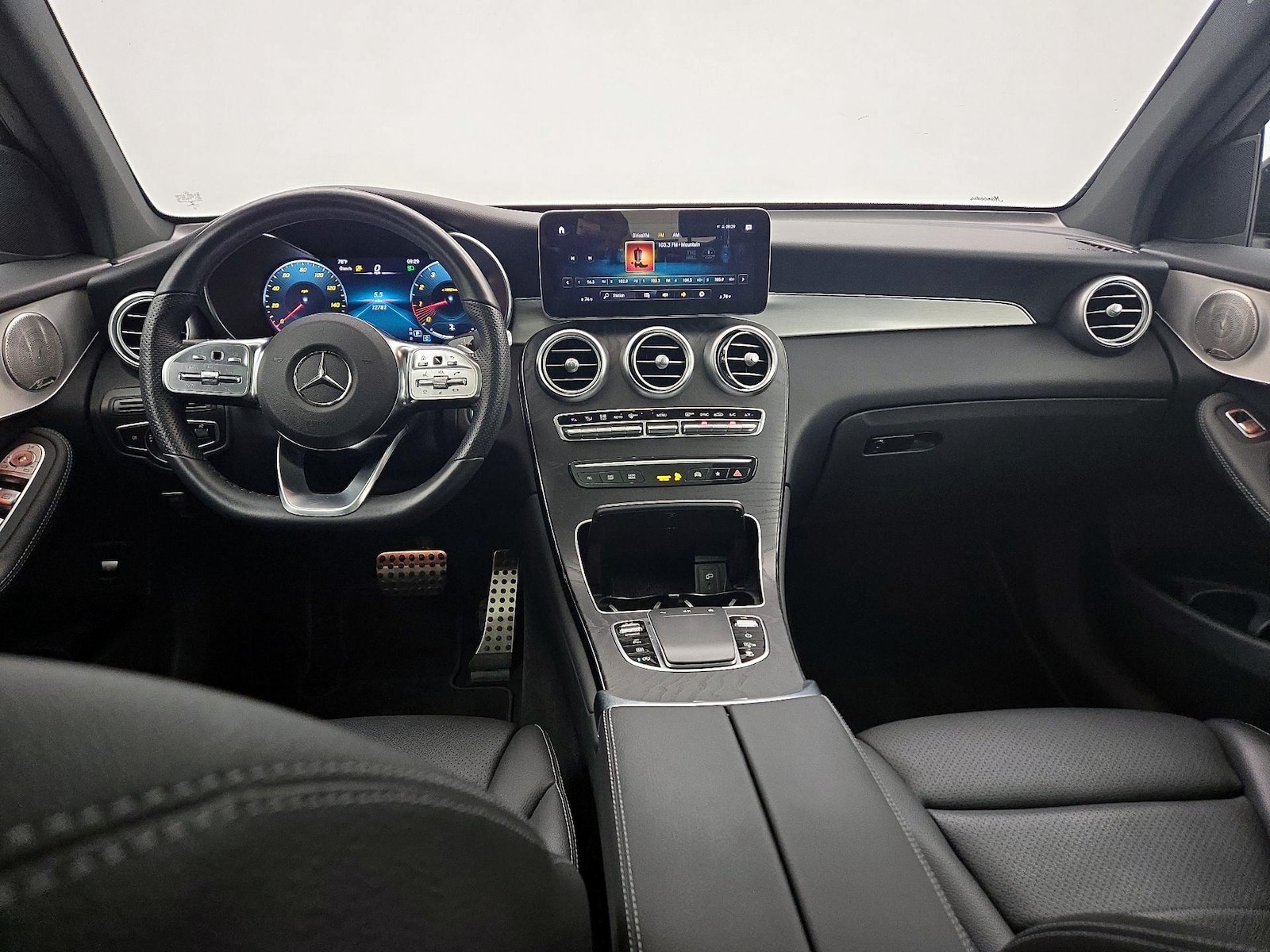 2021 Mercedes-Benz GLC GLC300 - Photo 10