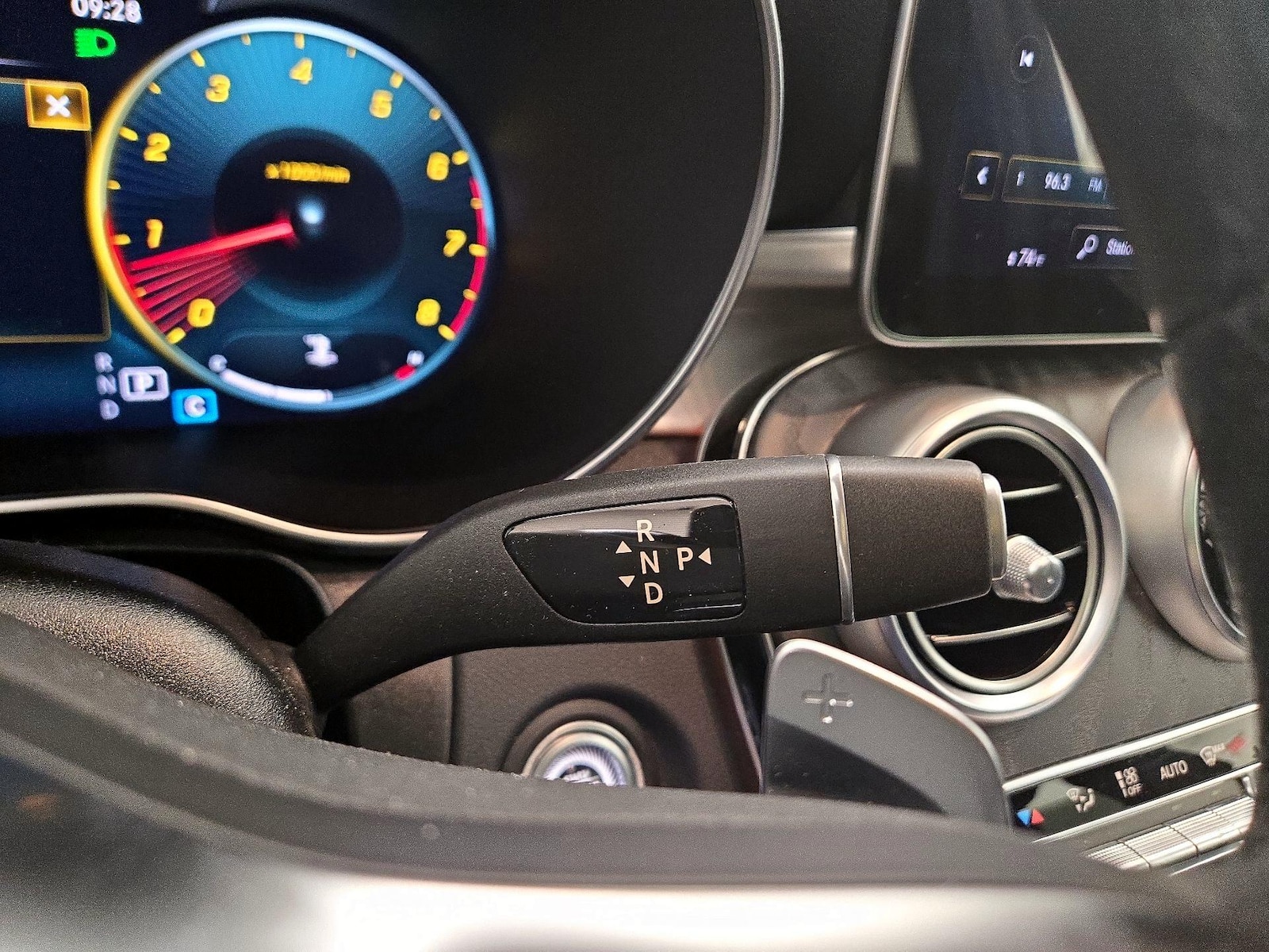 2021 Mercedes-Benz GLC GLC300 - Photo 18