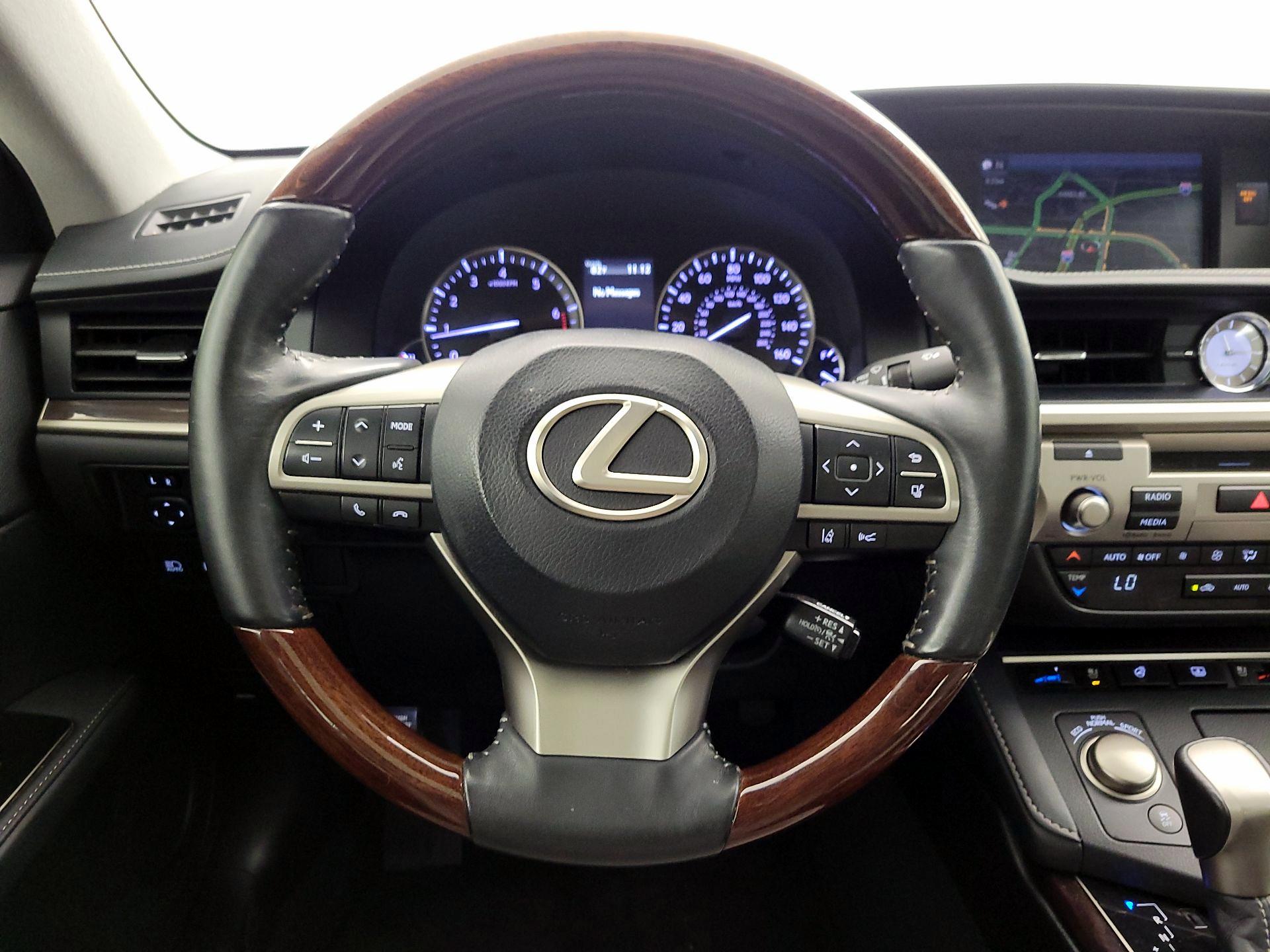 Thumbnail: 2018 Lexus ES - 10
