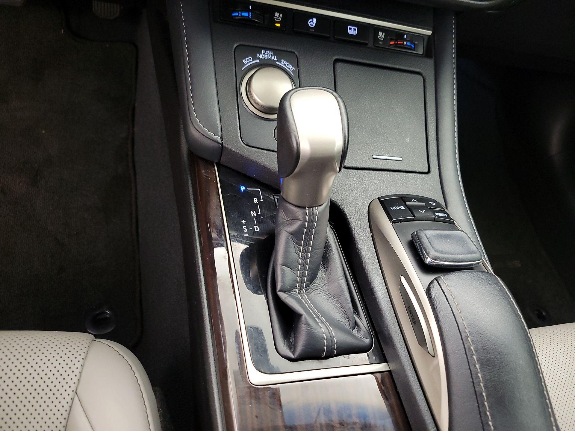Thumbnail: 2018 Lexus ES - 18
