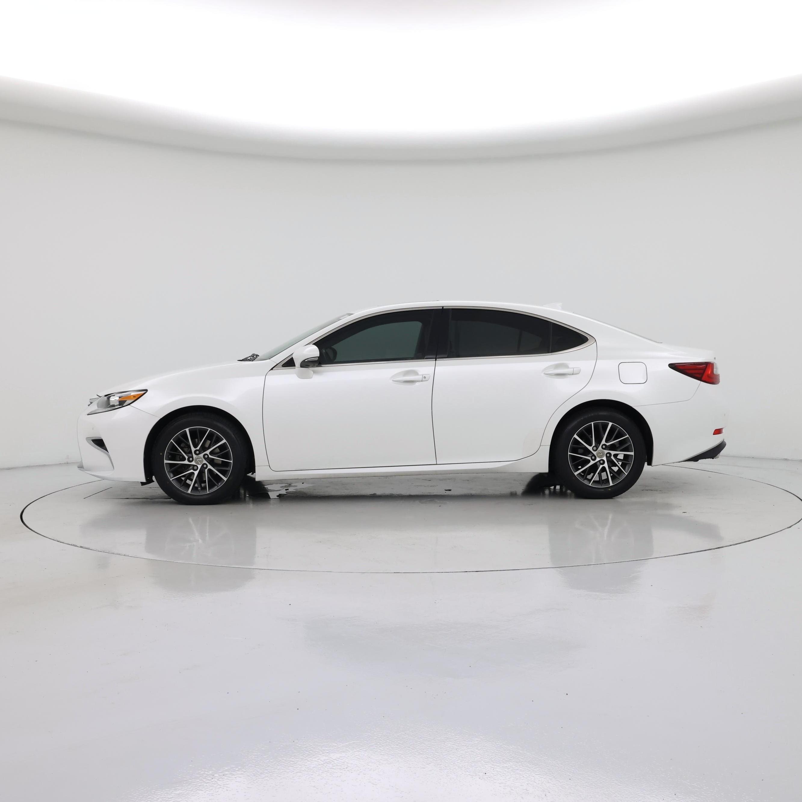 Thumbnail: 2018 Lexus ES - 3