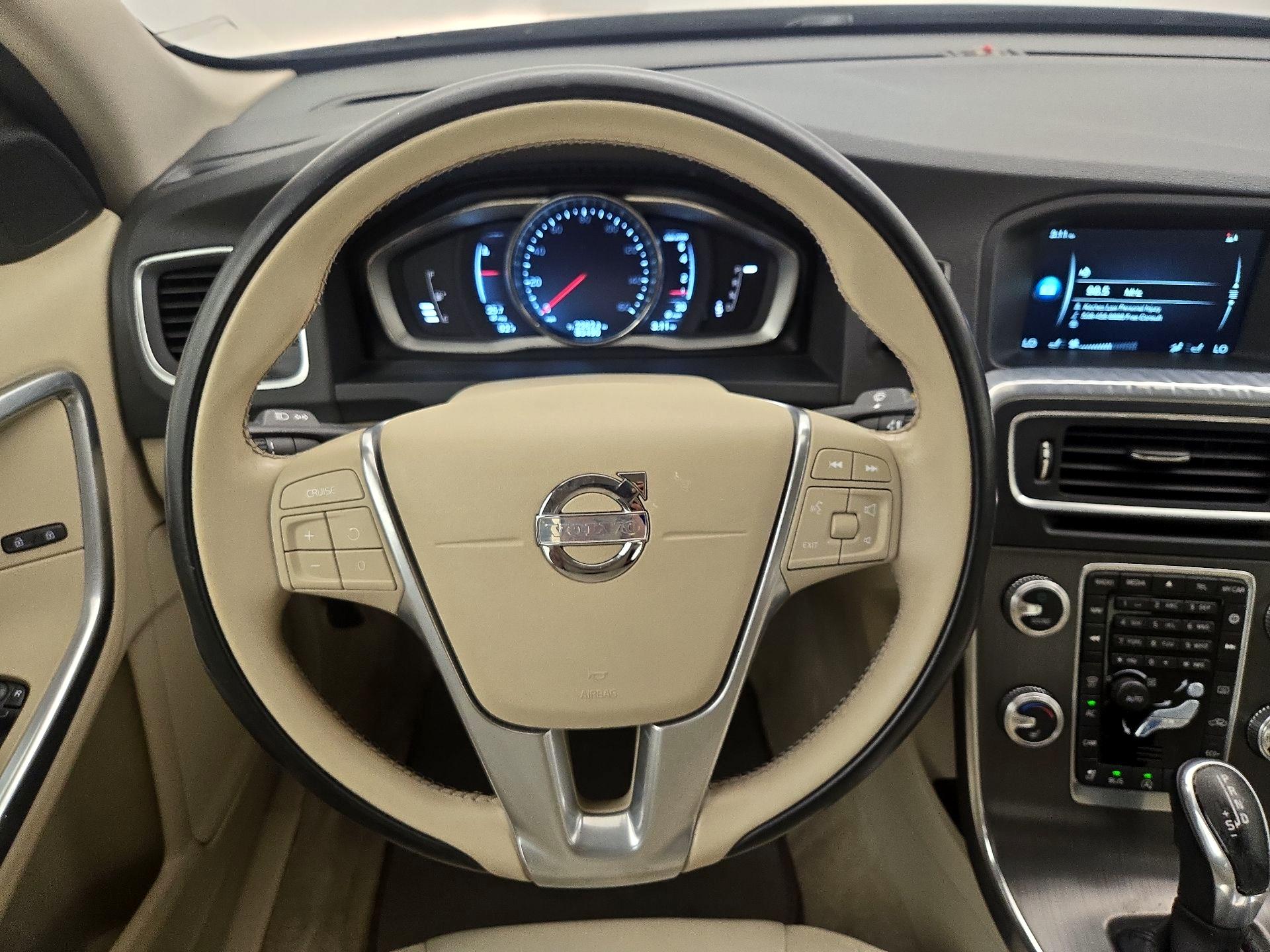 Thumbnail: 2015 Volvo S60 - 10