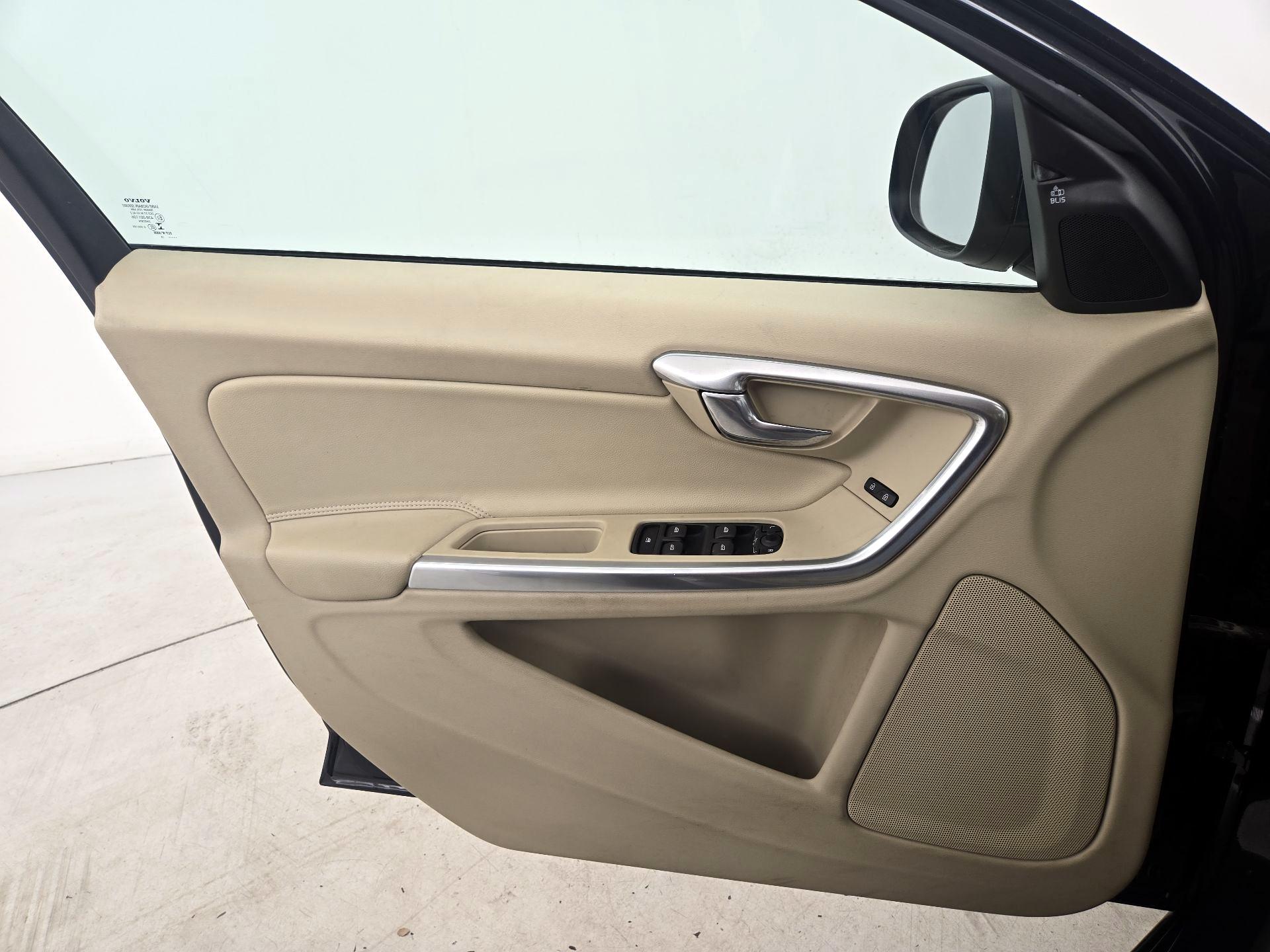 Thumbnail: 2015 Volvo S60 - 12