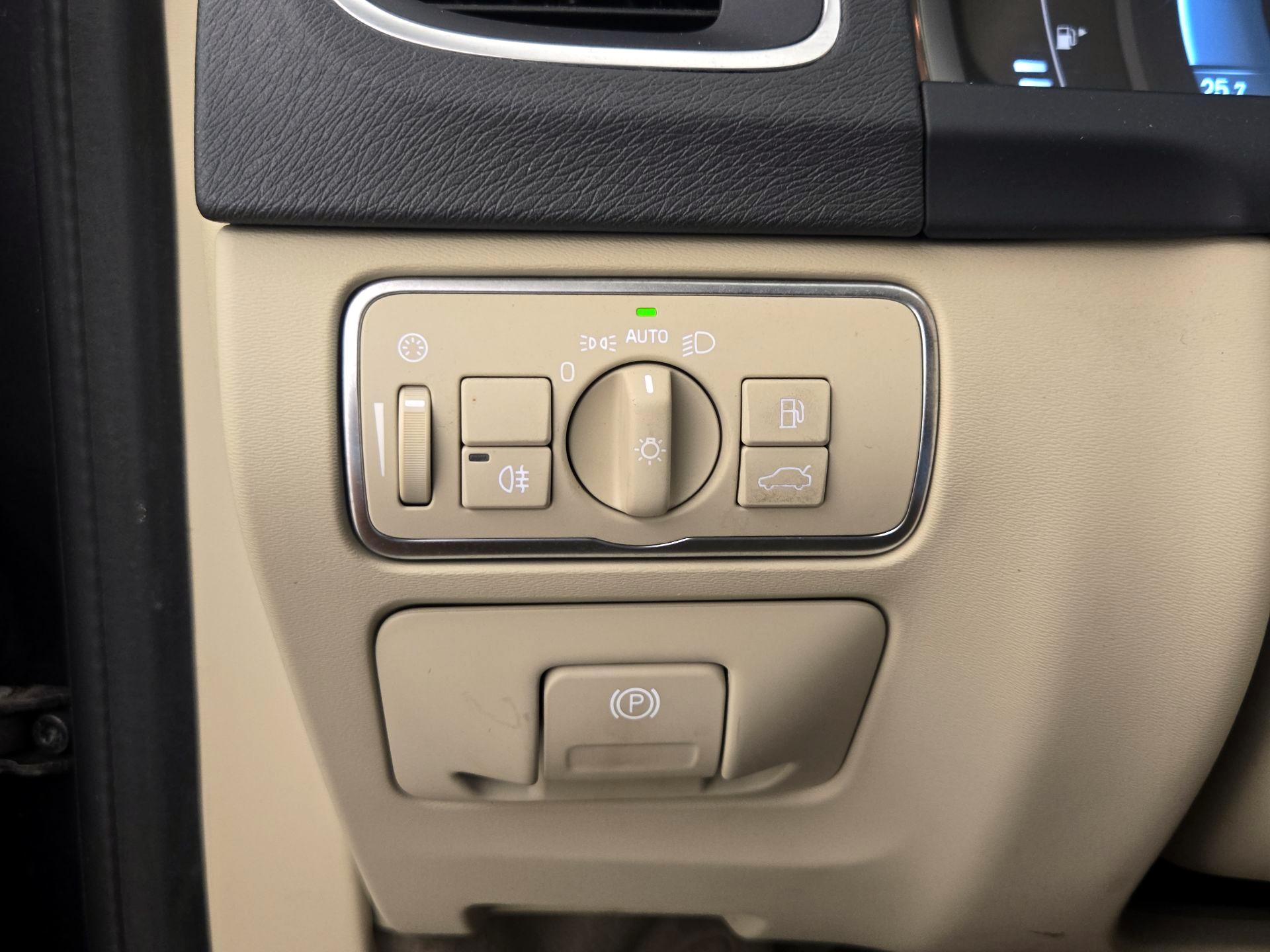 Thumbnail: 2015 Volvo S60 - 13
