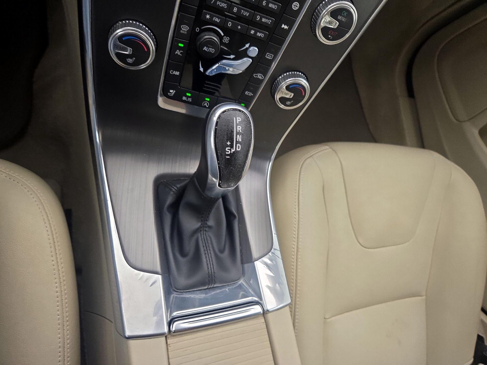 Thumbnail: 2015 Volvo S60 - 17