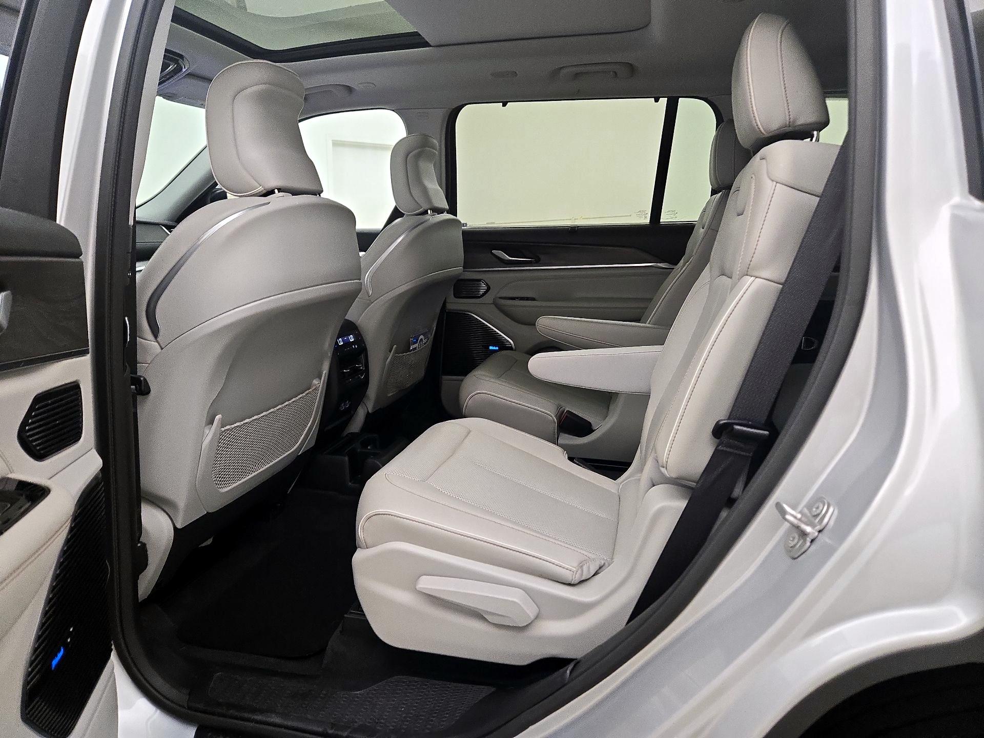 Thumbnail: 2021 Jeep Grand Cherokee L - 20