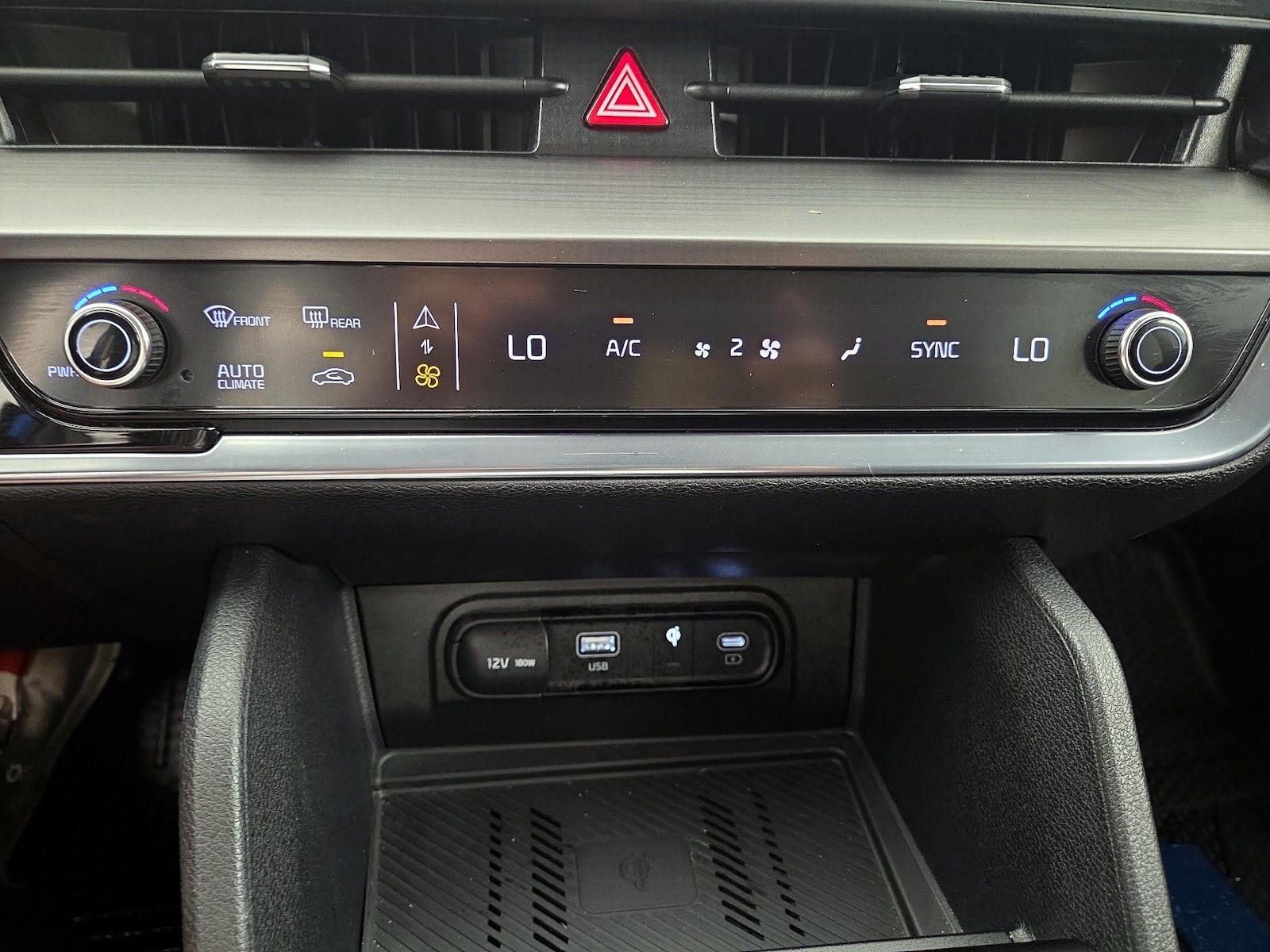 2023 Kia Sportage EX - Photo 18