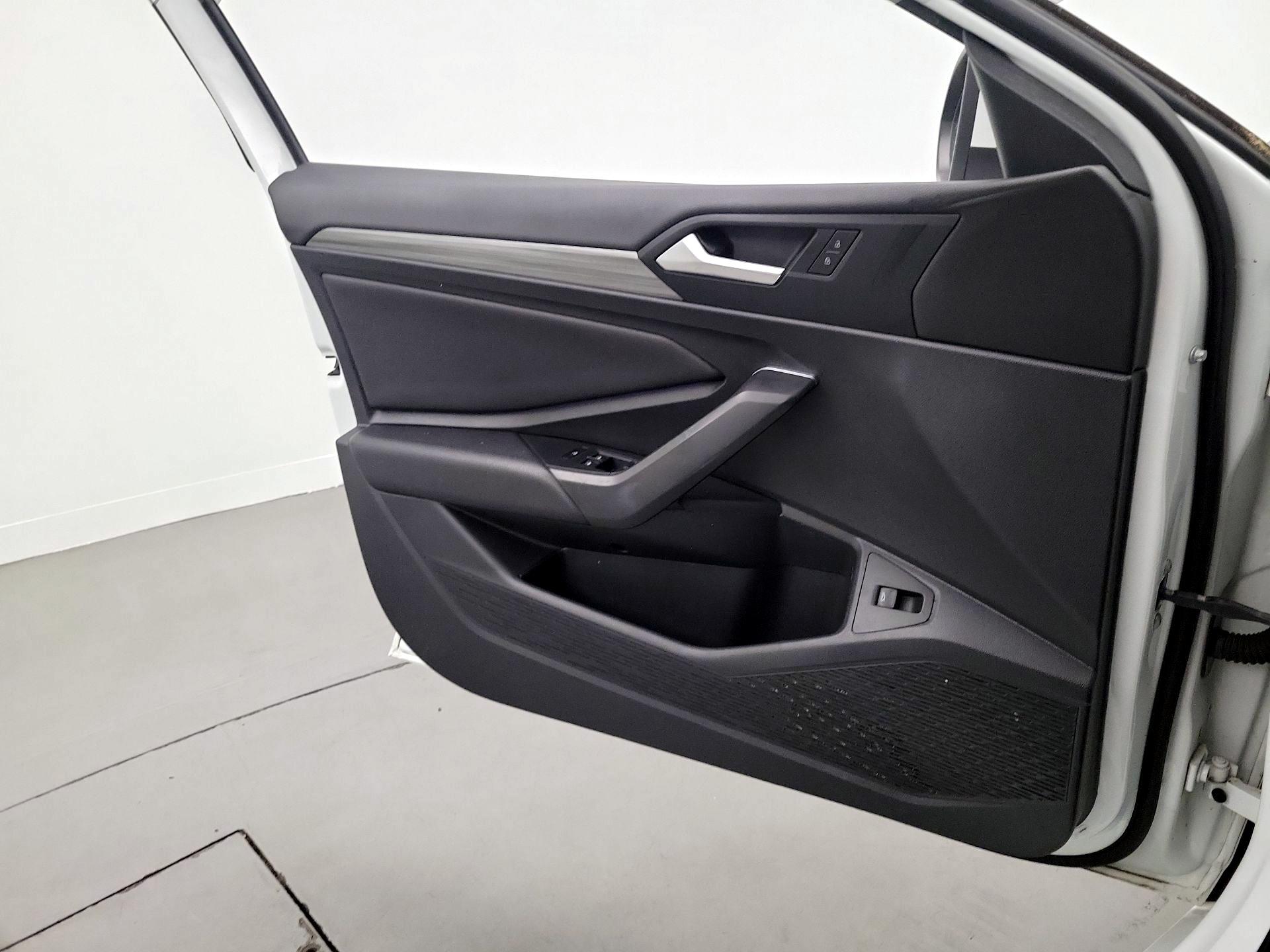 Thumbnail: 2019 Volkswagen Jetta - 12