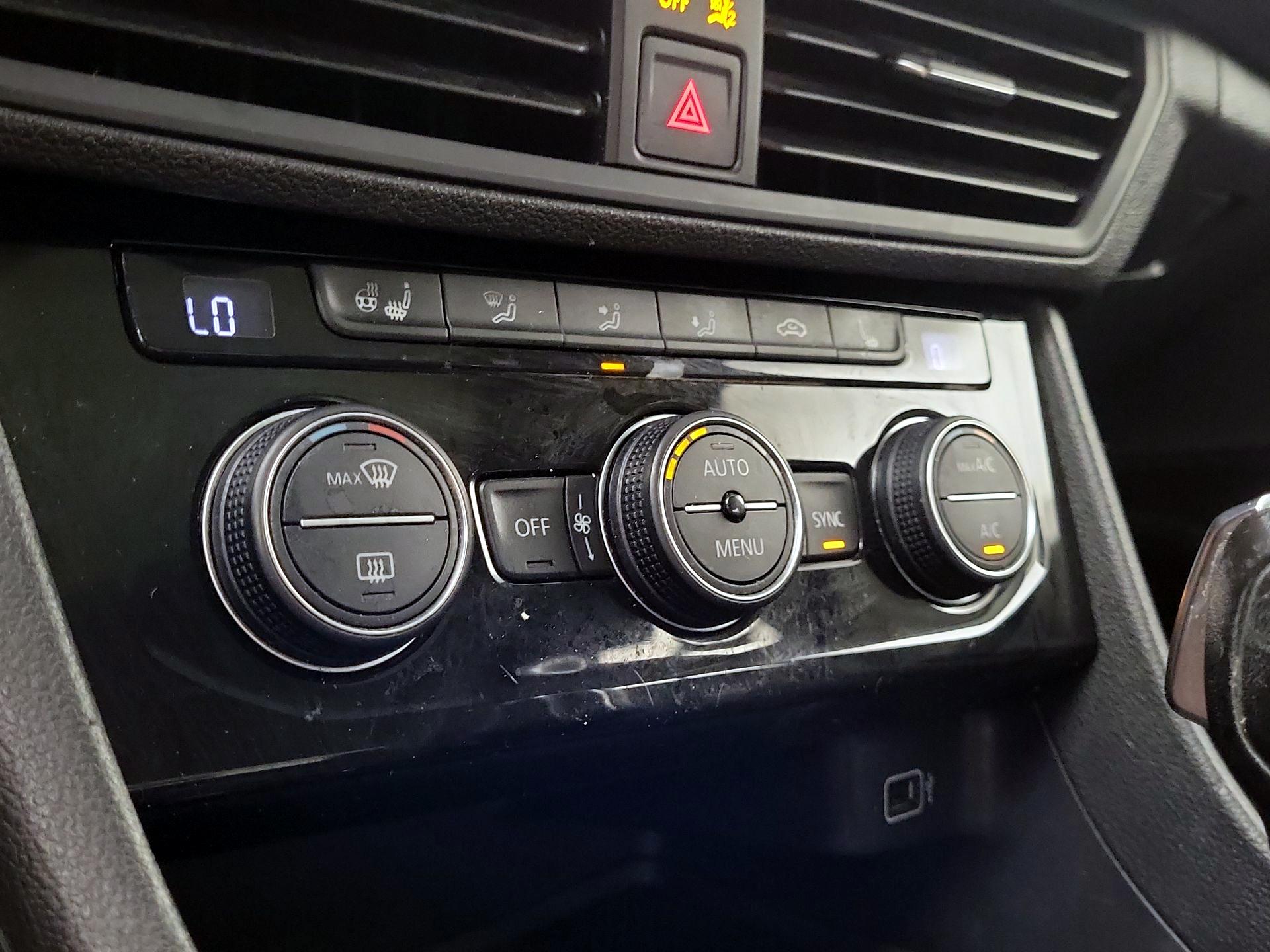 Thumbnail: 2019 Volkswagen Jetta - 16