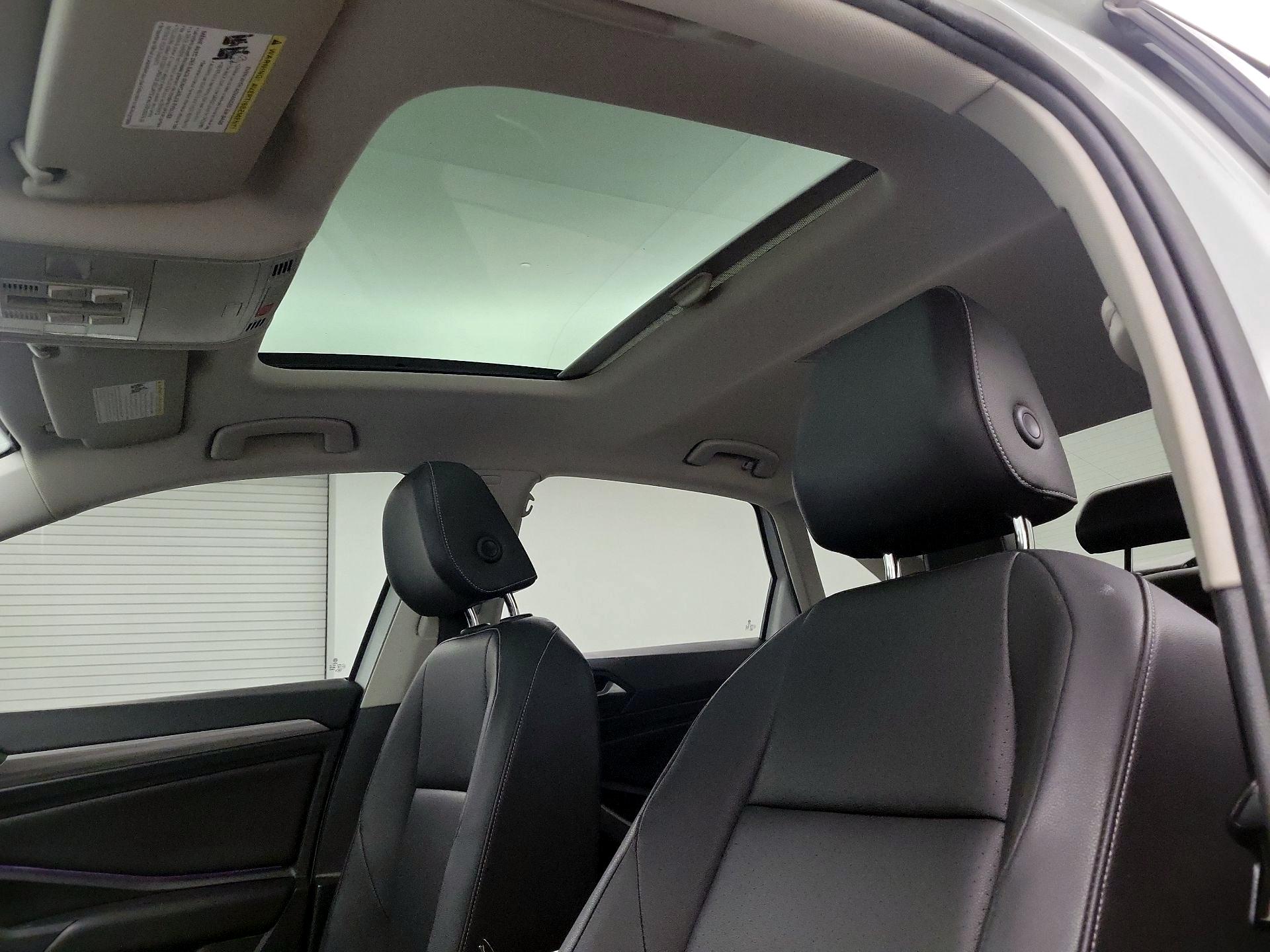 Thumbnail: 2019 Volkswagen Jetta - 18