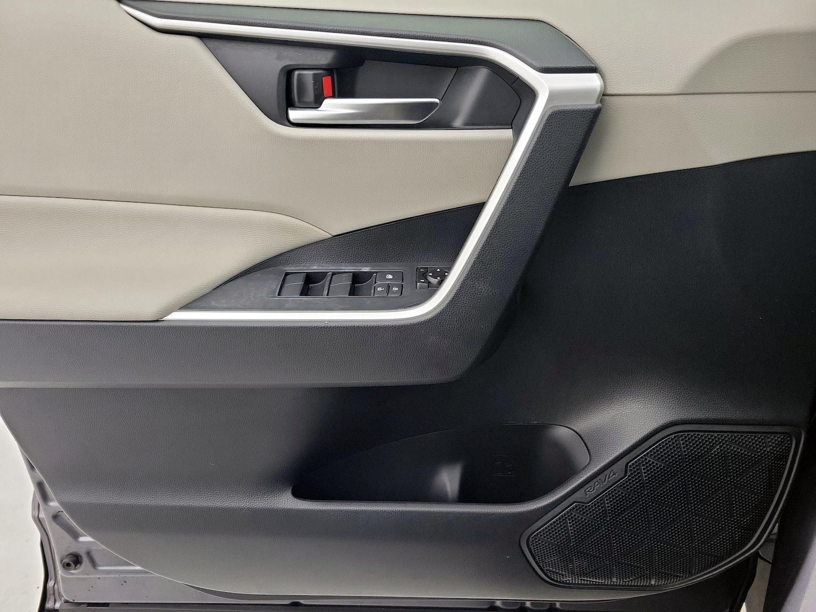 2019 Toyota RAV4 XLE - Photo 13