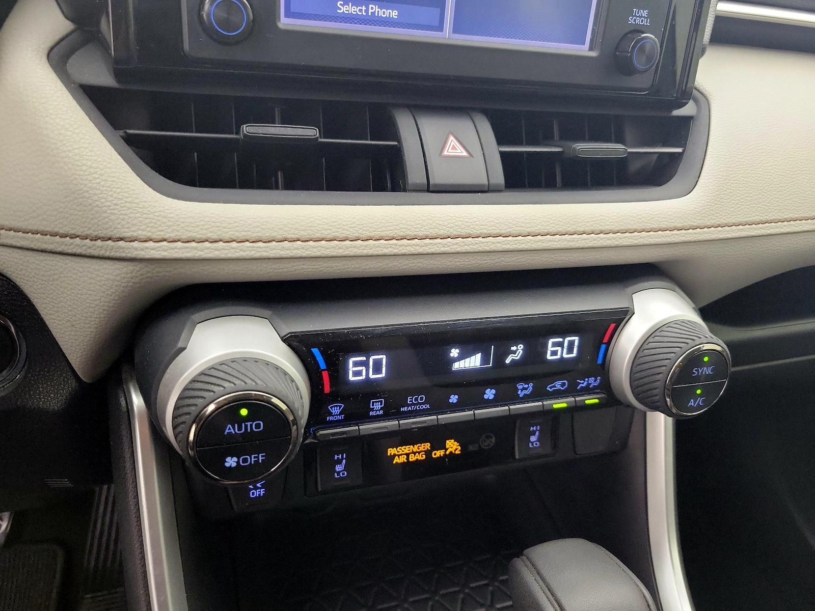 2019 Toyota RAV4 XLE - Photo 17