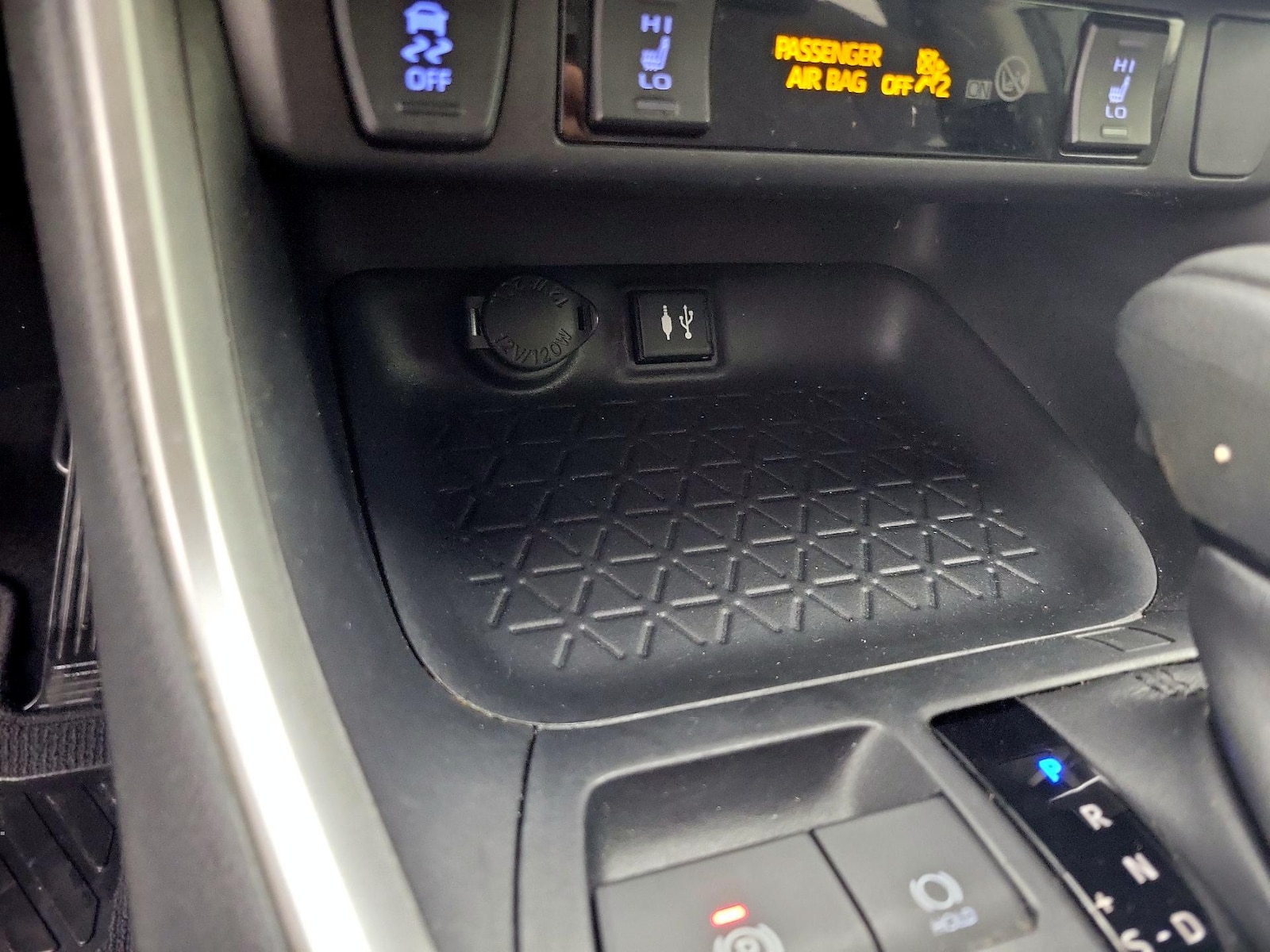 2019 Toyota RAV4 XLE - Photo 19