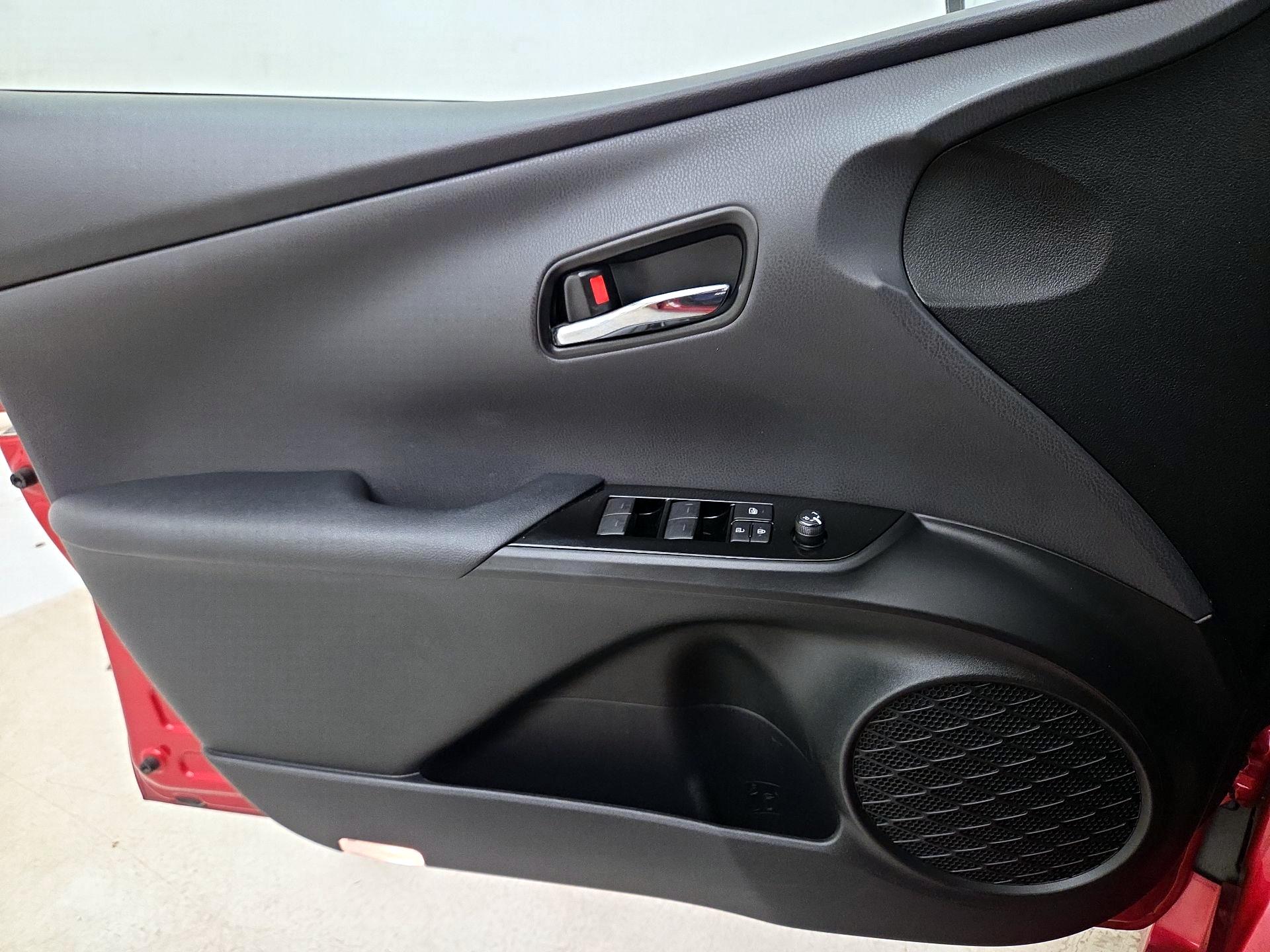 Thumbnail: 2019 Toyota Prius Prime - 12