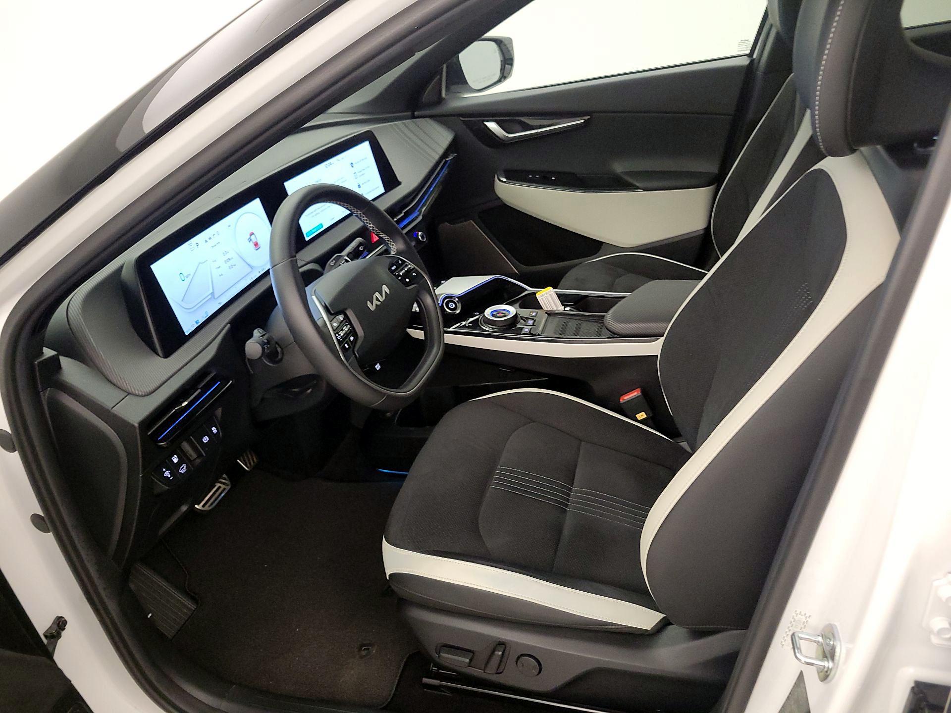 Thumbnail: 2024 Kia EV6 - 11
