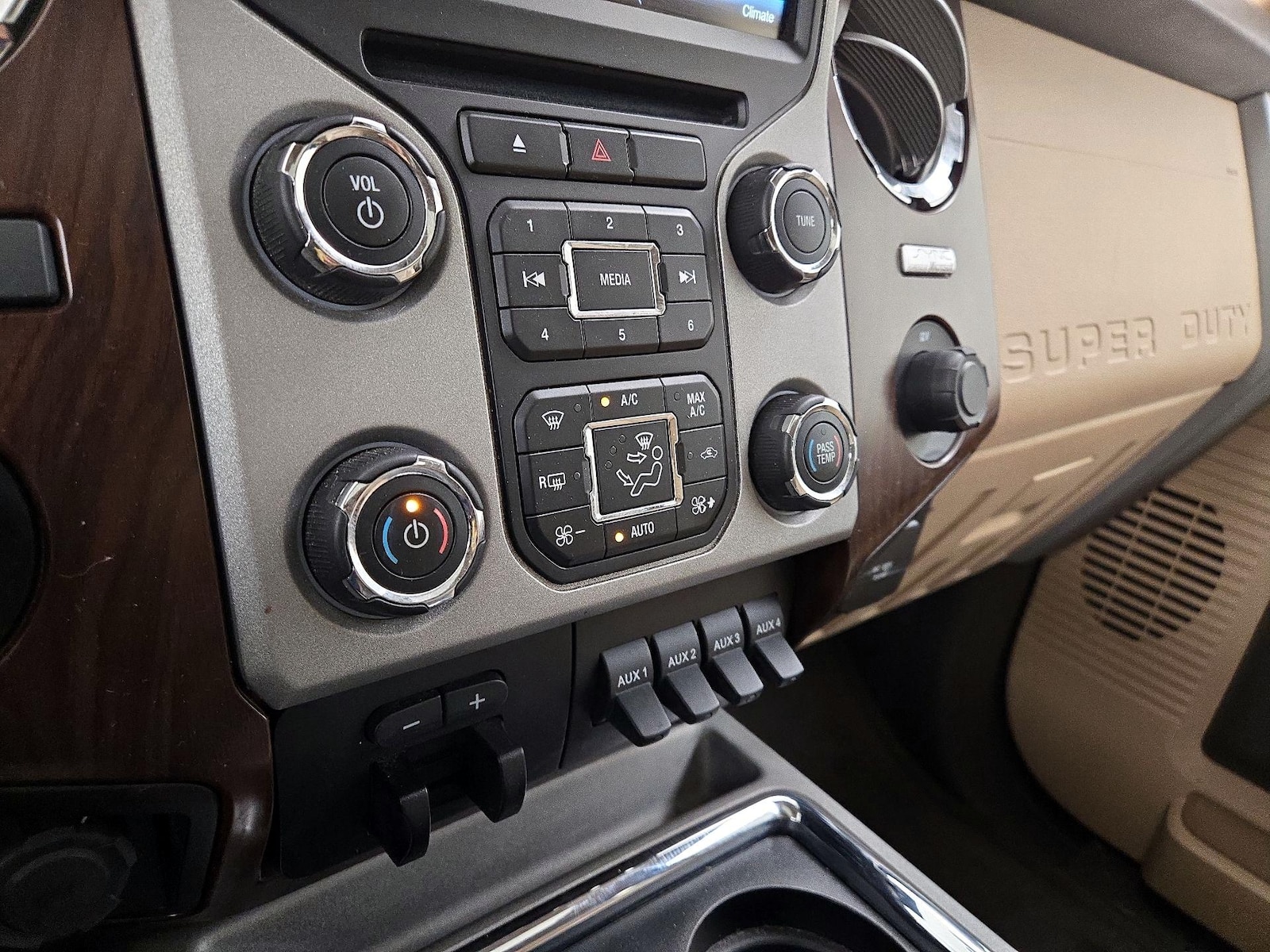 2015 Ford F-250 Super Duty Lariat - Photo 17