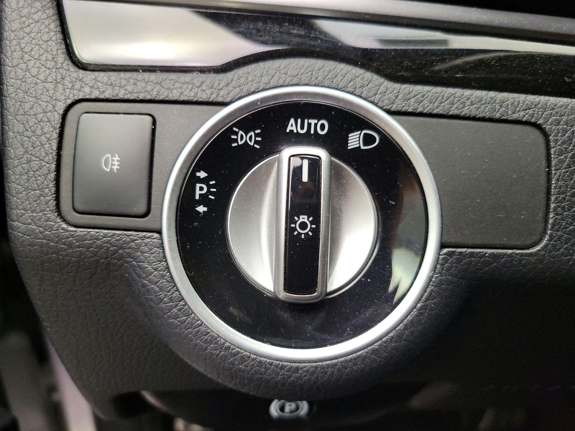 Thumbnail: 2015 Mercedes-Benz E-Class - 13