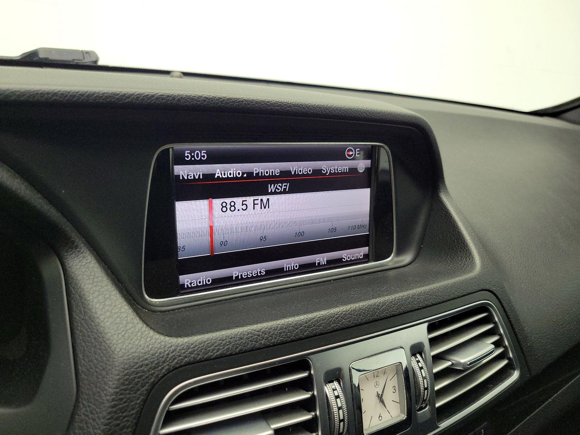Thumbnail: 2015 Mercedes-Benz E-Class - 16