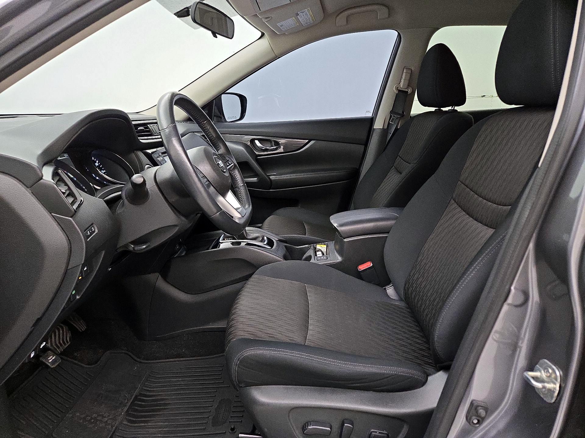 Thumbnail: 2017 Nissan Rogue - 11