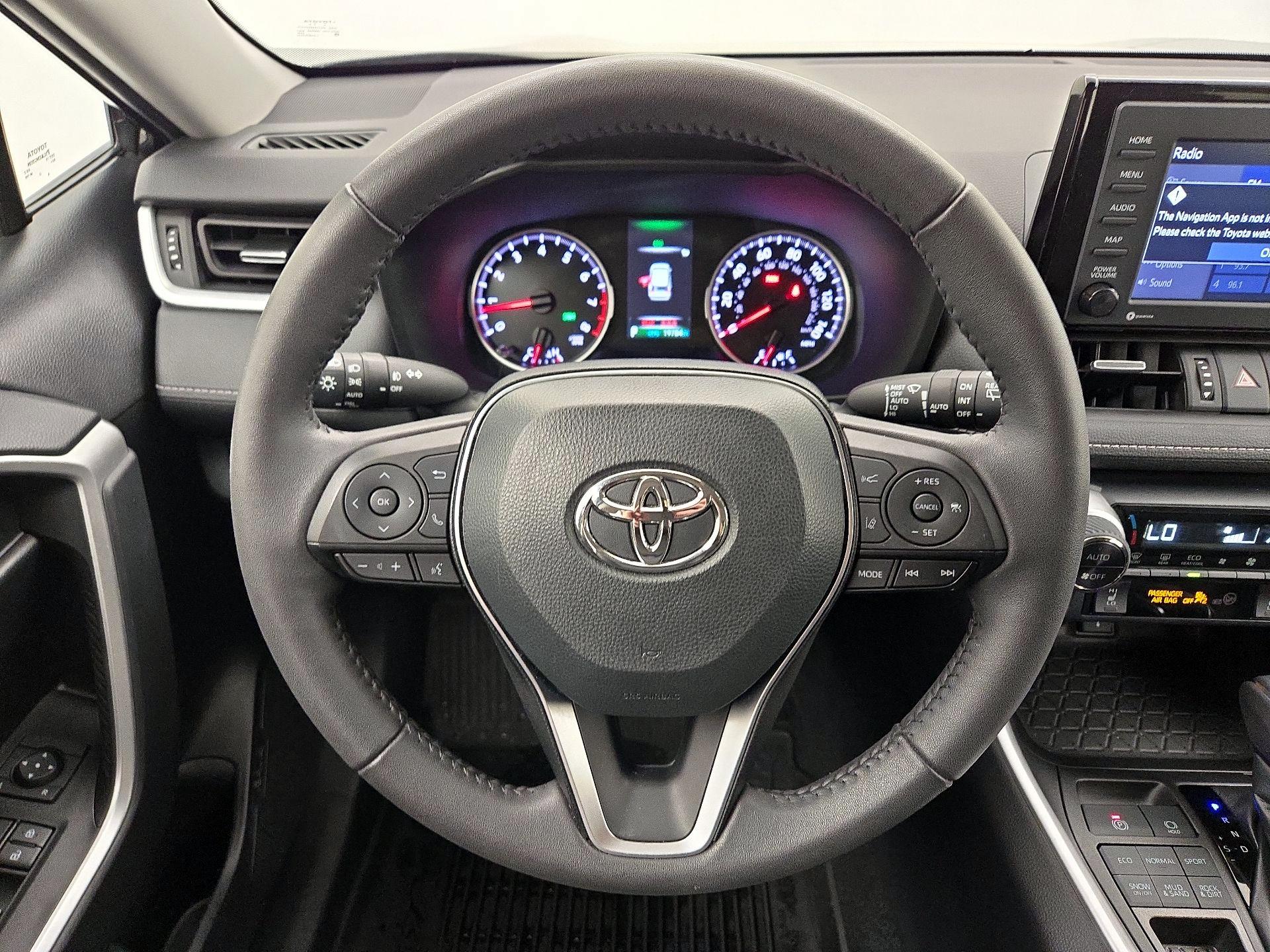 Thumbnail: 2022 Toyota RAV4 - 10