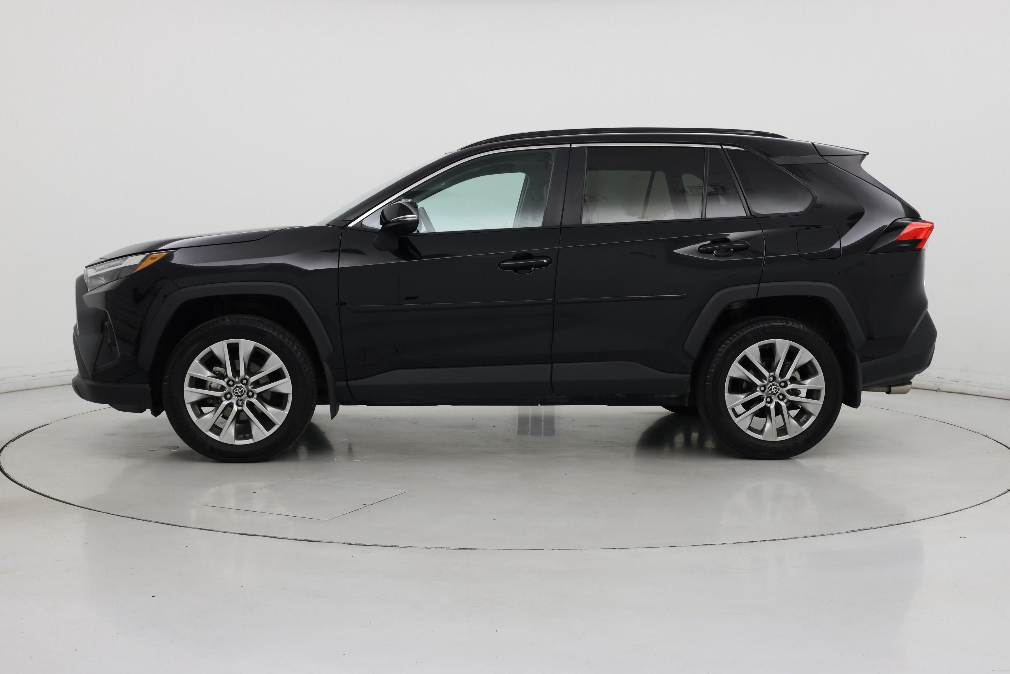Thumbnail: 2022 Toyota RAV4 - 3