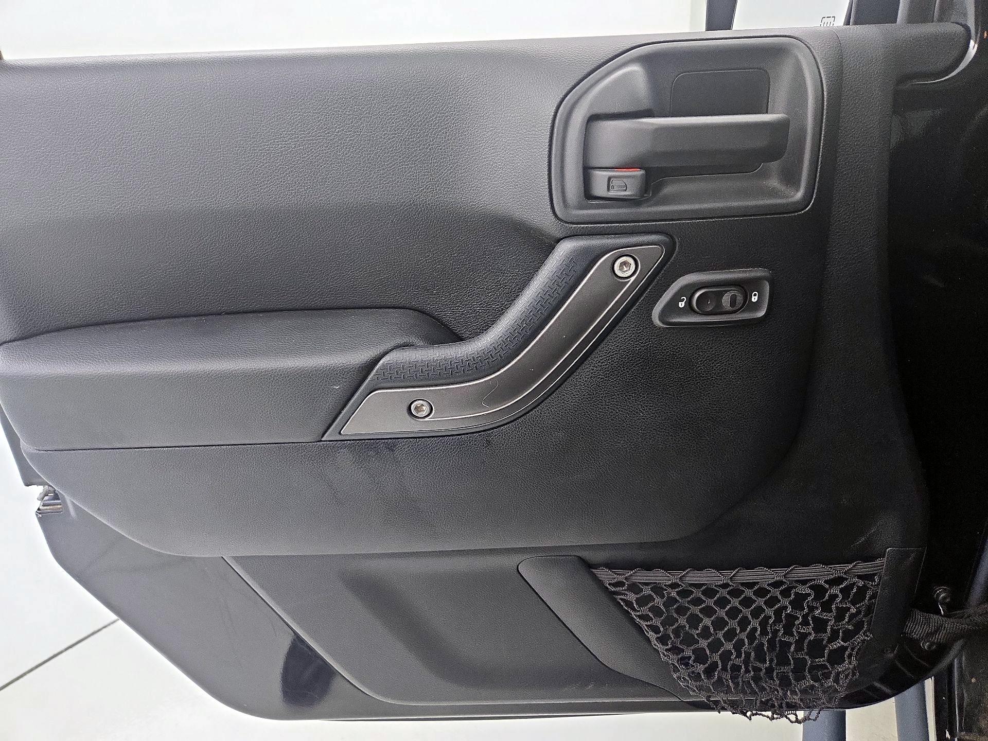 Thumbnail: 2016 Jeep Wrangler - 12