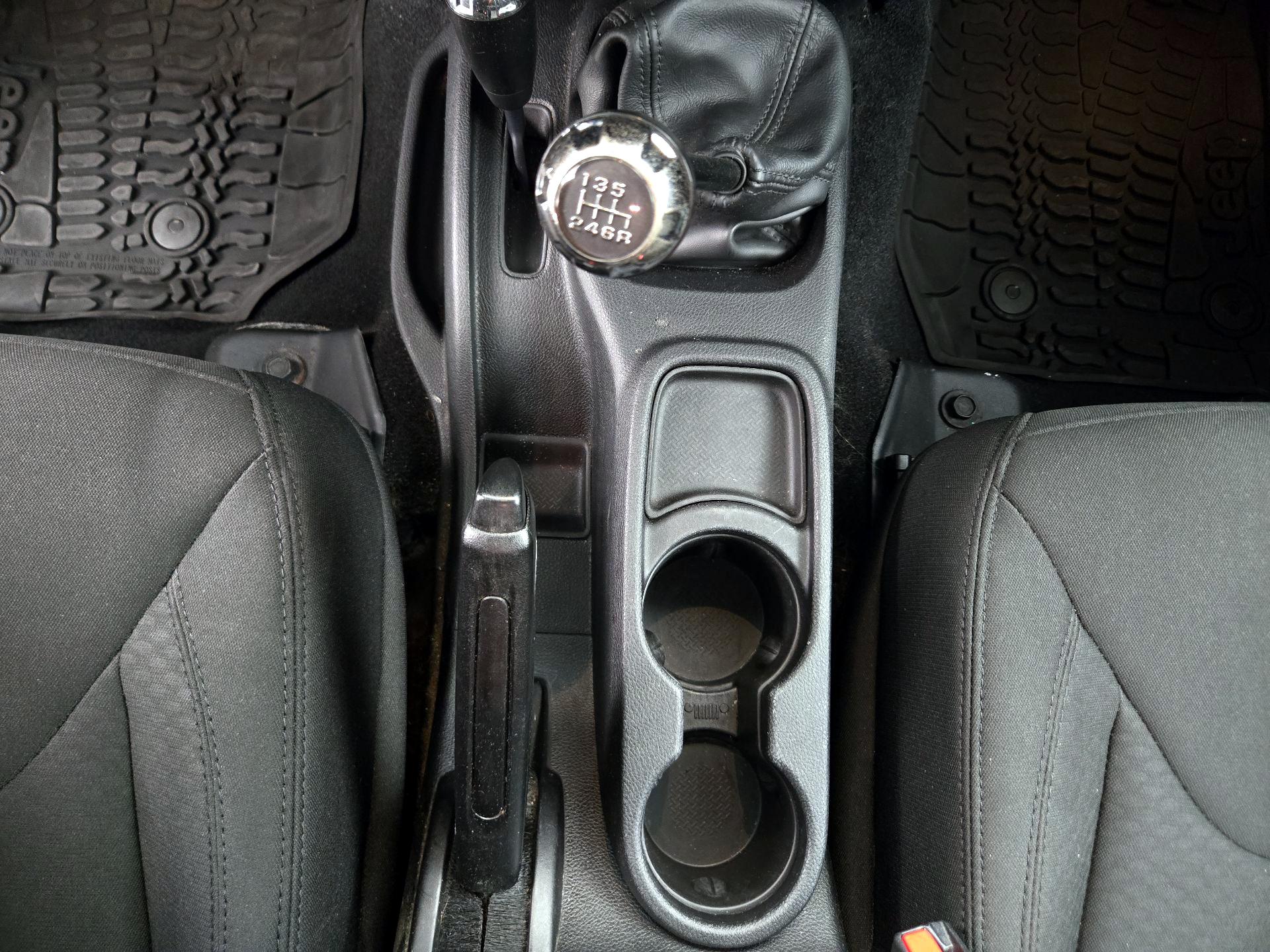 Thumbnail: 2016 Jeep Wrangler - 15