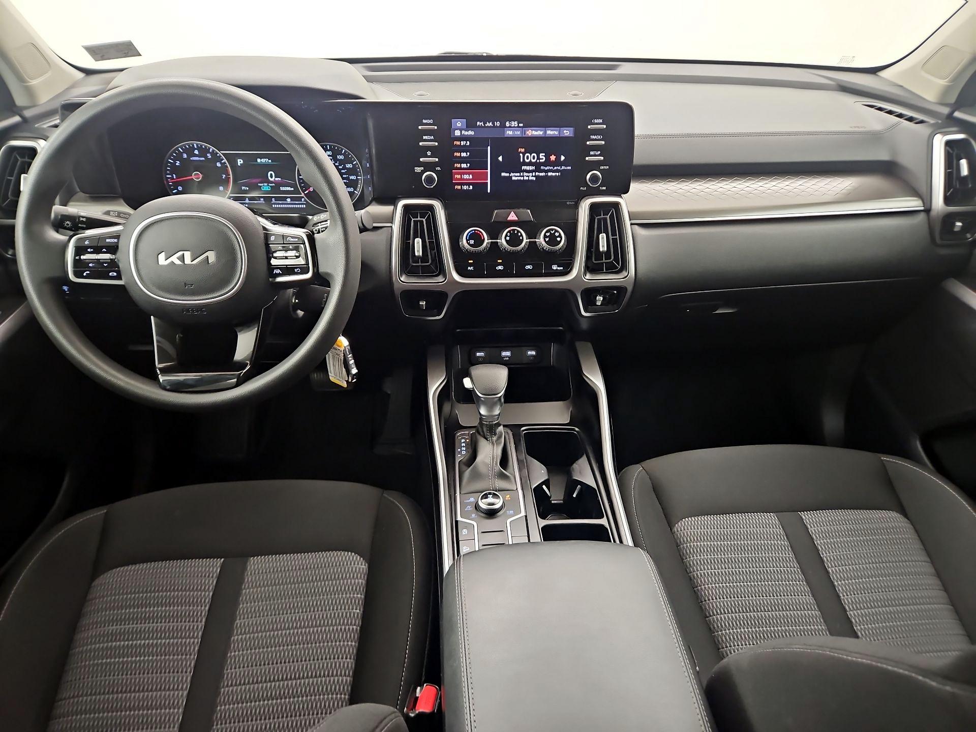Thumbnail: 2022 Kia Sorento - 9