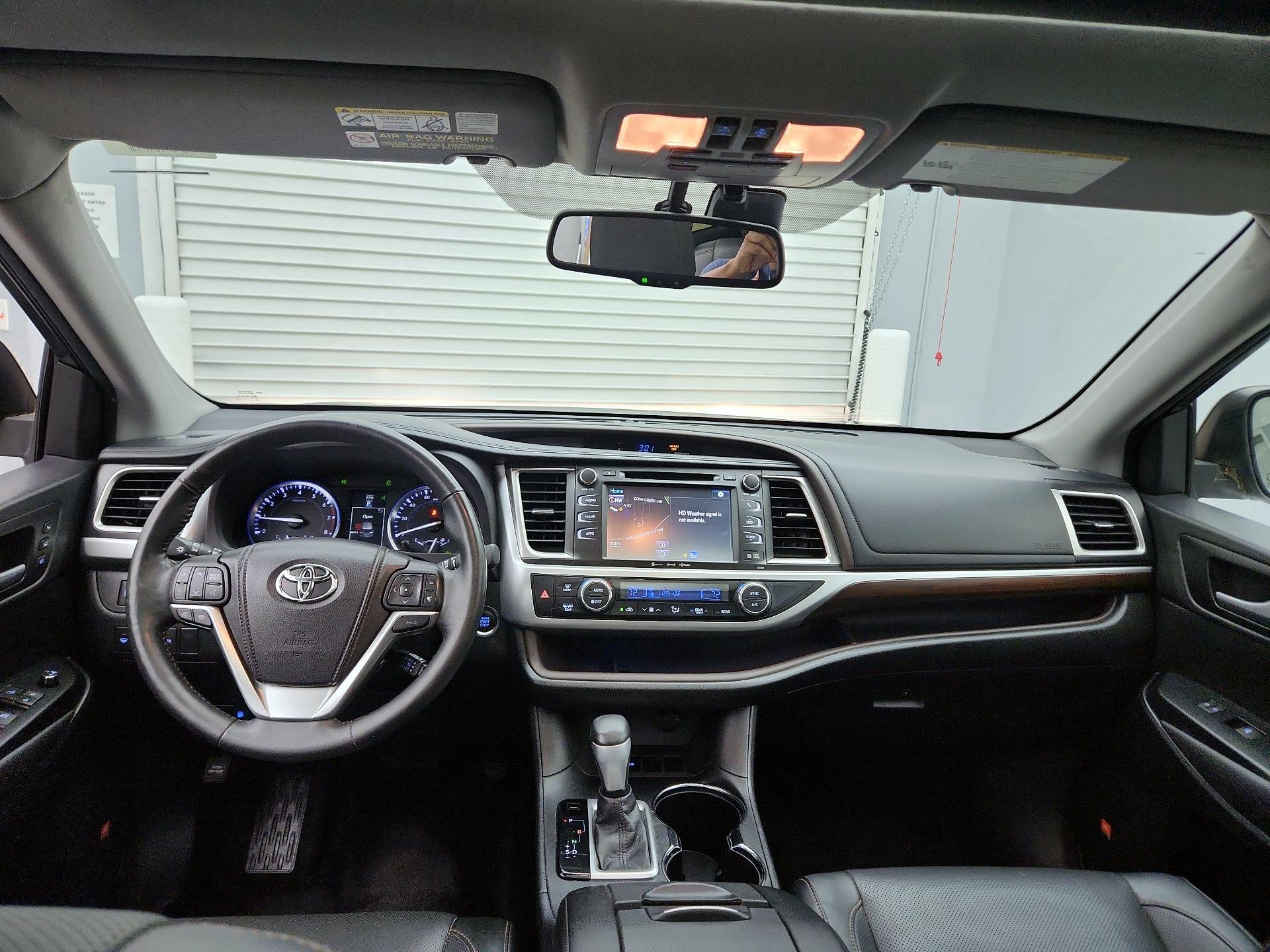 Thumbnail: 2015 Toyota Highlander - 9