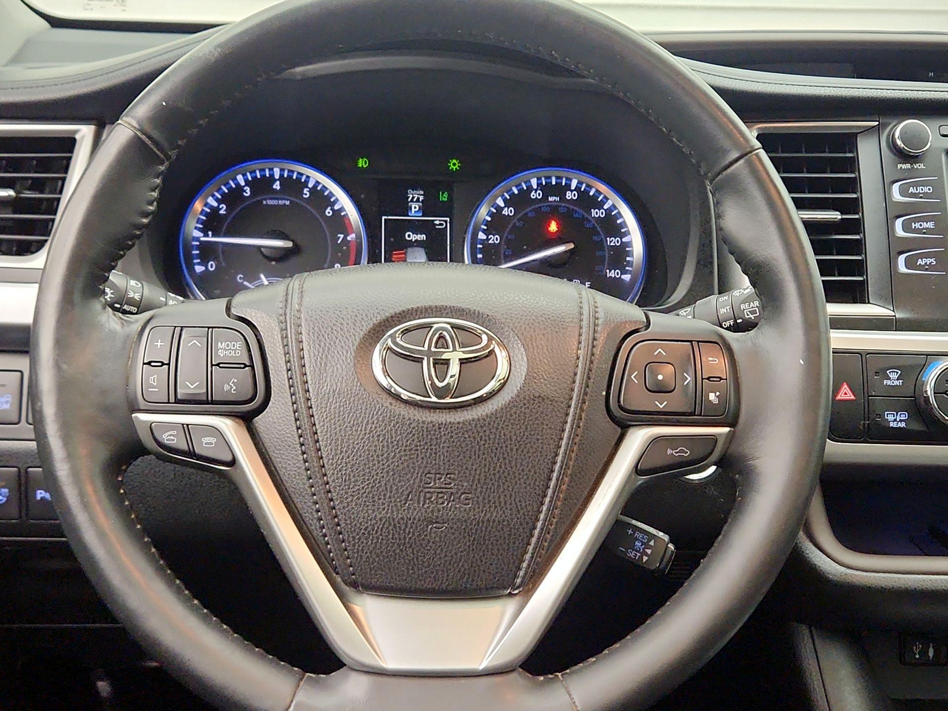 Thumbnail: 2015 Toyota Highlander - 10