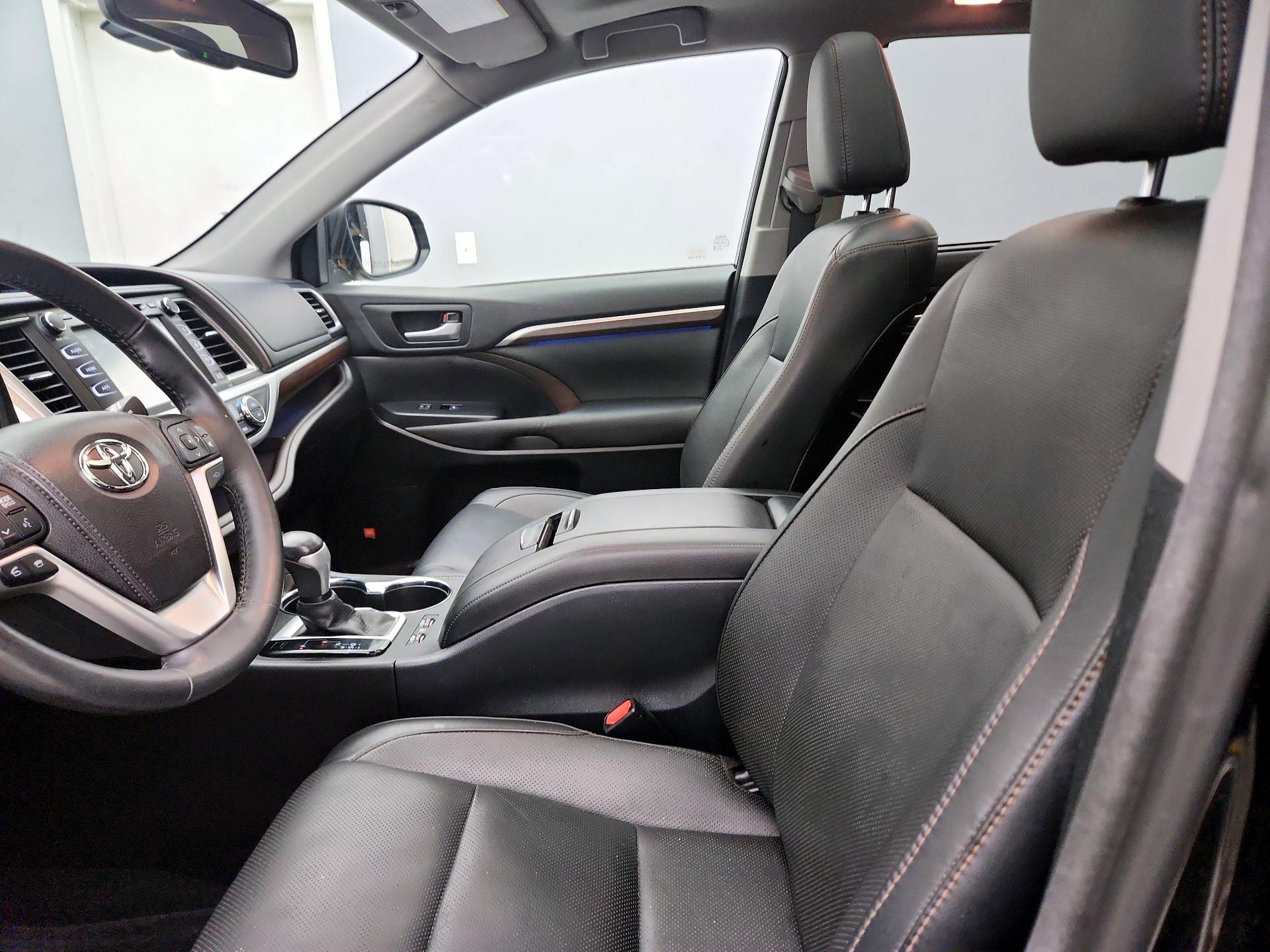 Thumbnail: 2015 Toyota Highlander - 11