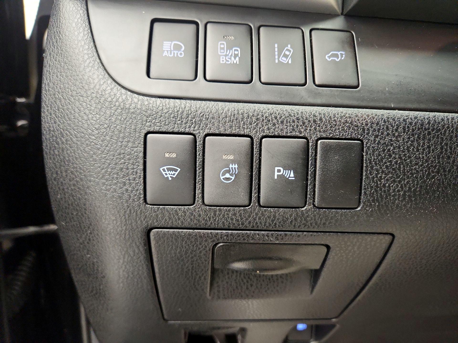 Thumbnail: 2015 Toyota Highlander - 13