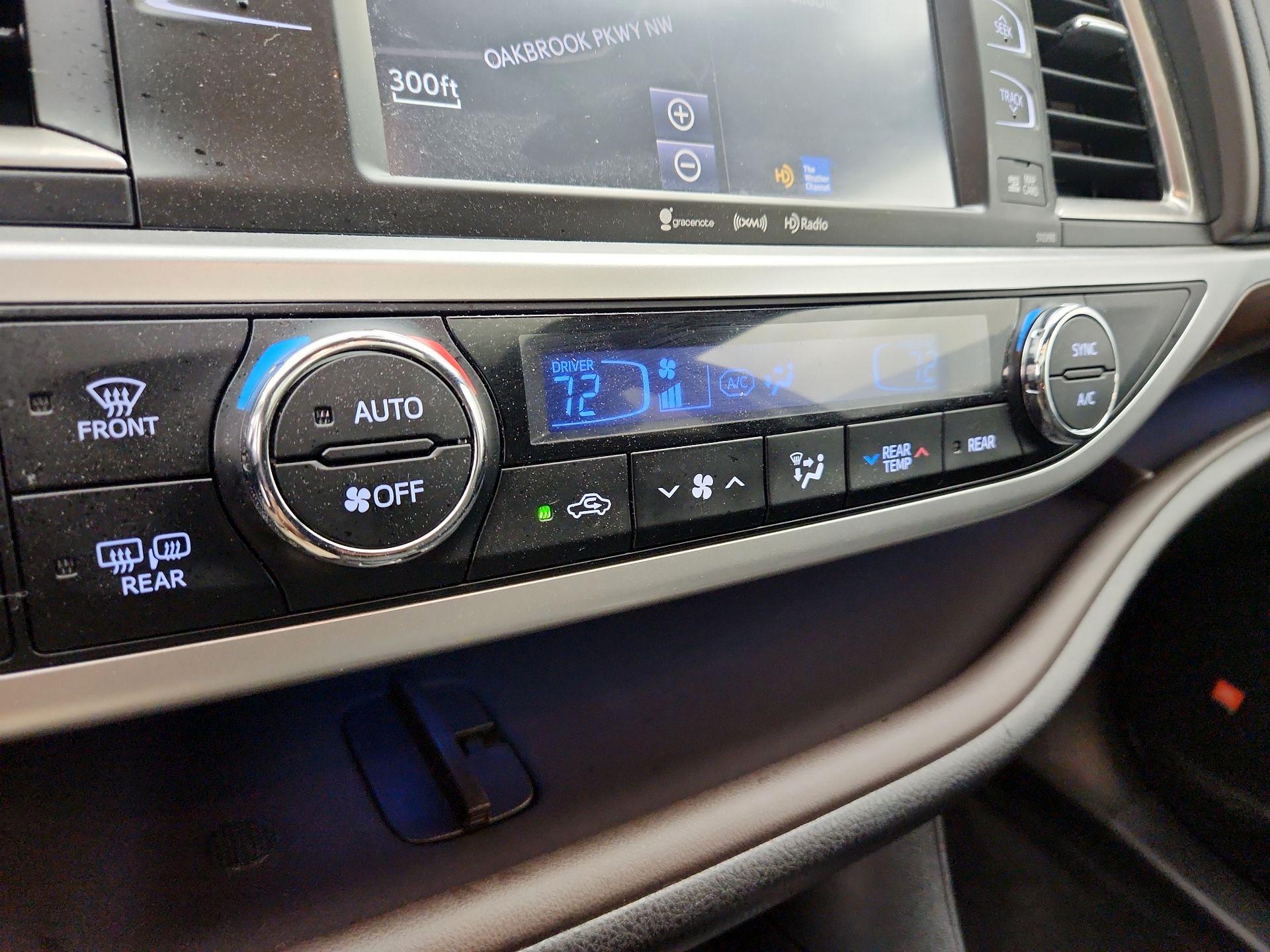 Thumbnail: 2015 Toyota Highlander - 16