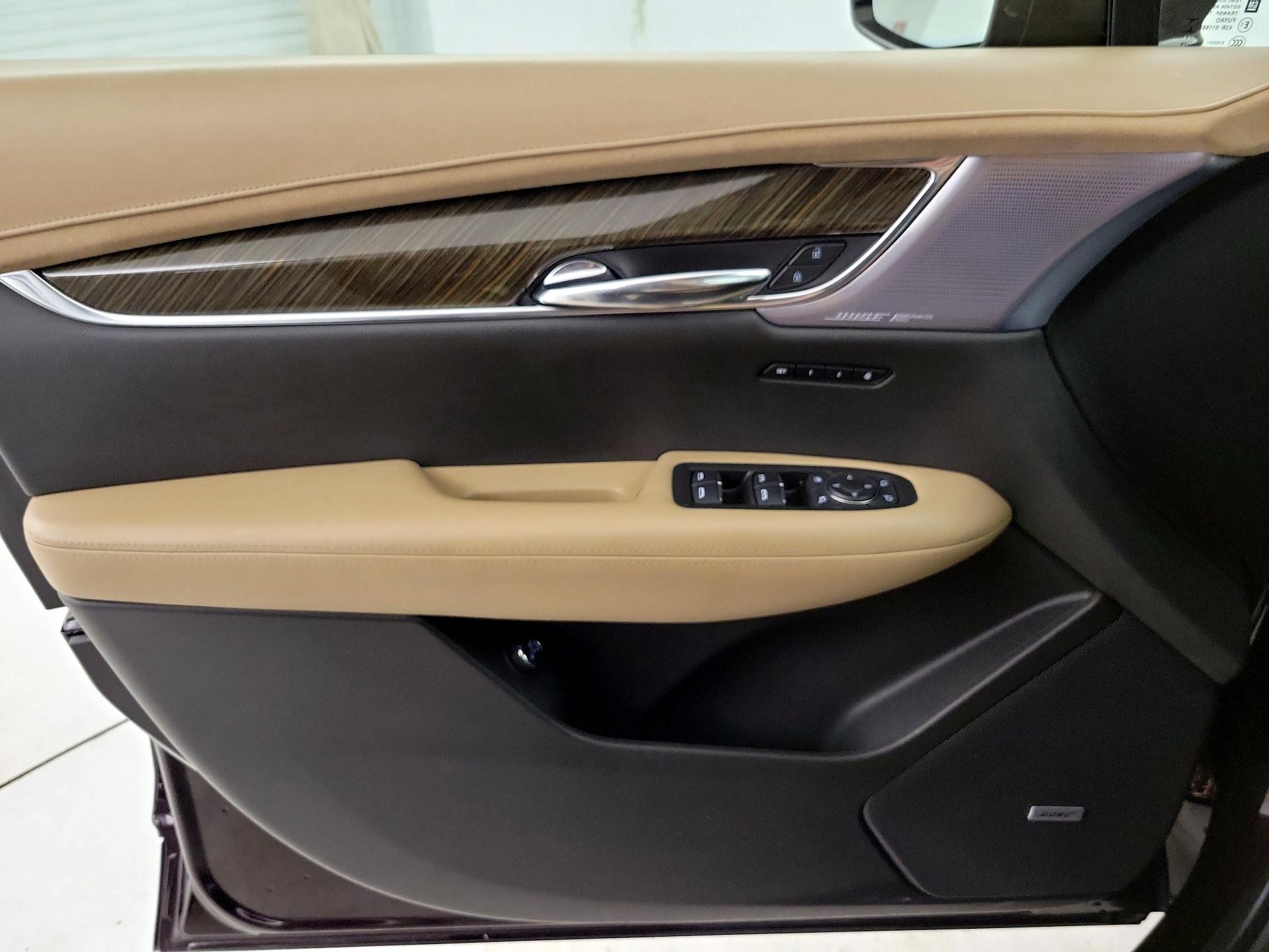 Thumbnail: 2020 Cadillac XT6 - 12