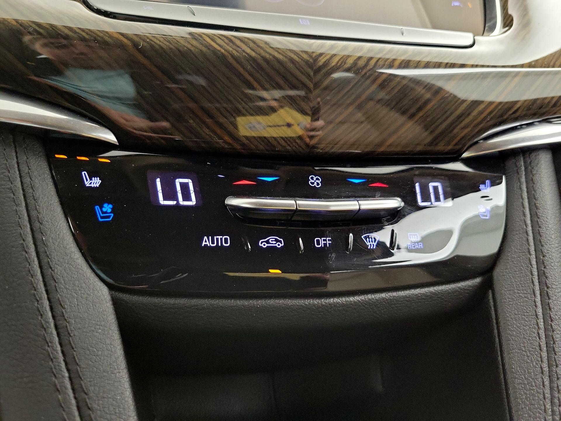 Thumbnail: 2020 Cadillac XT6 - 17