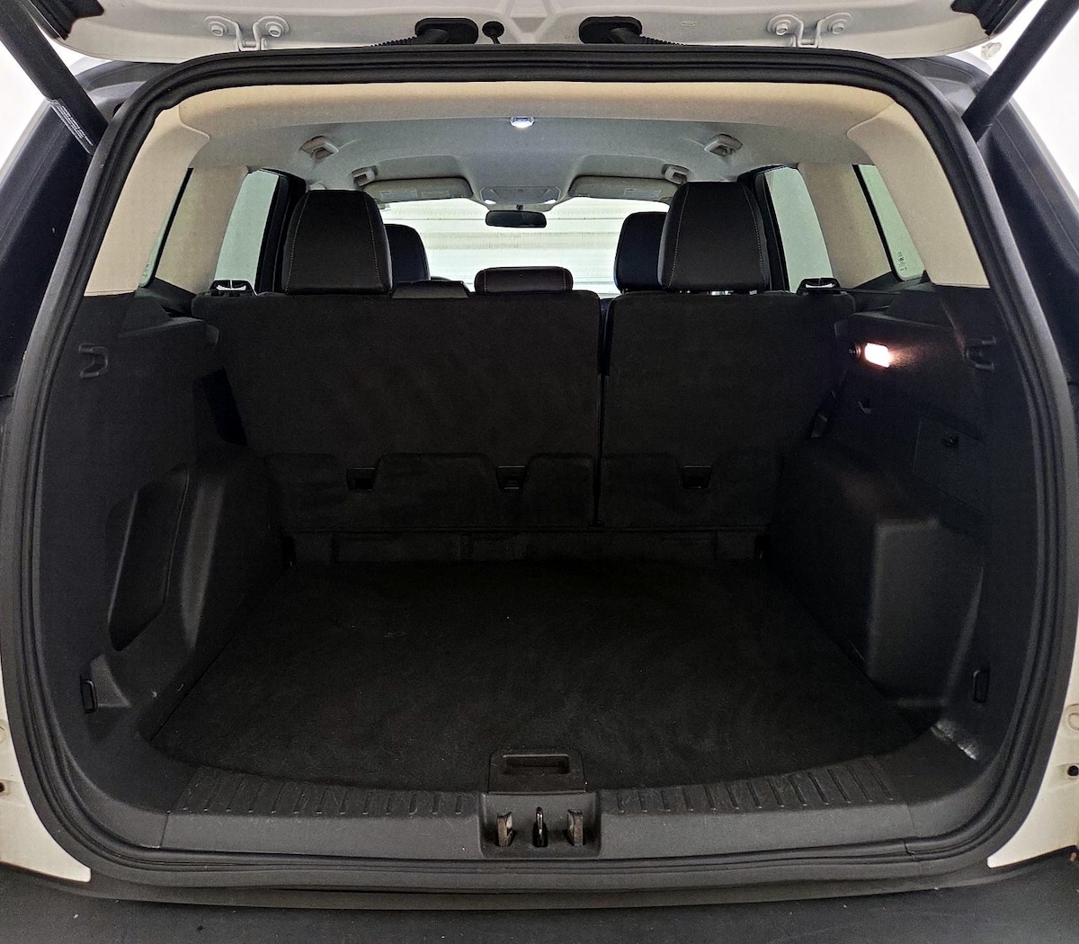 Trunk/Cargo (Seats Up)