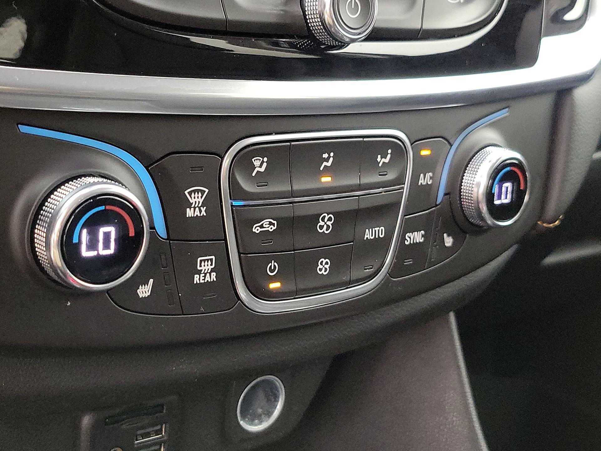 Thumbnail: 2021 Chevrolet Traverse - 16