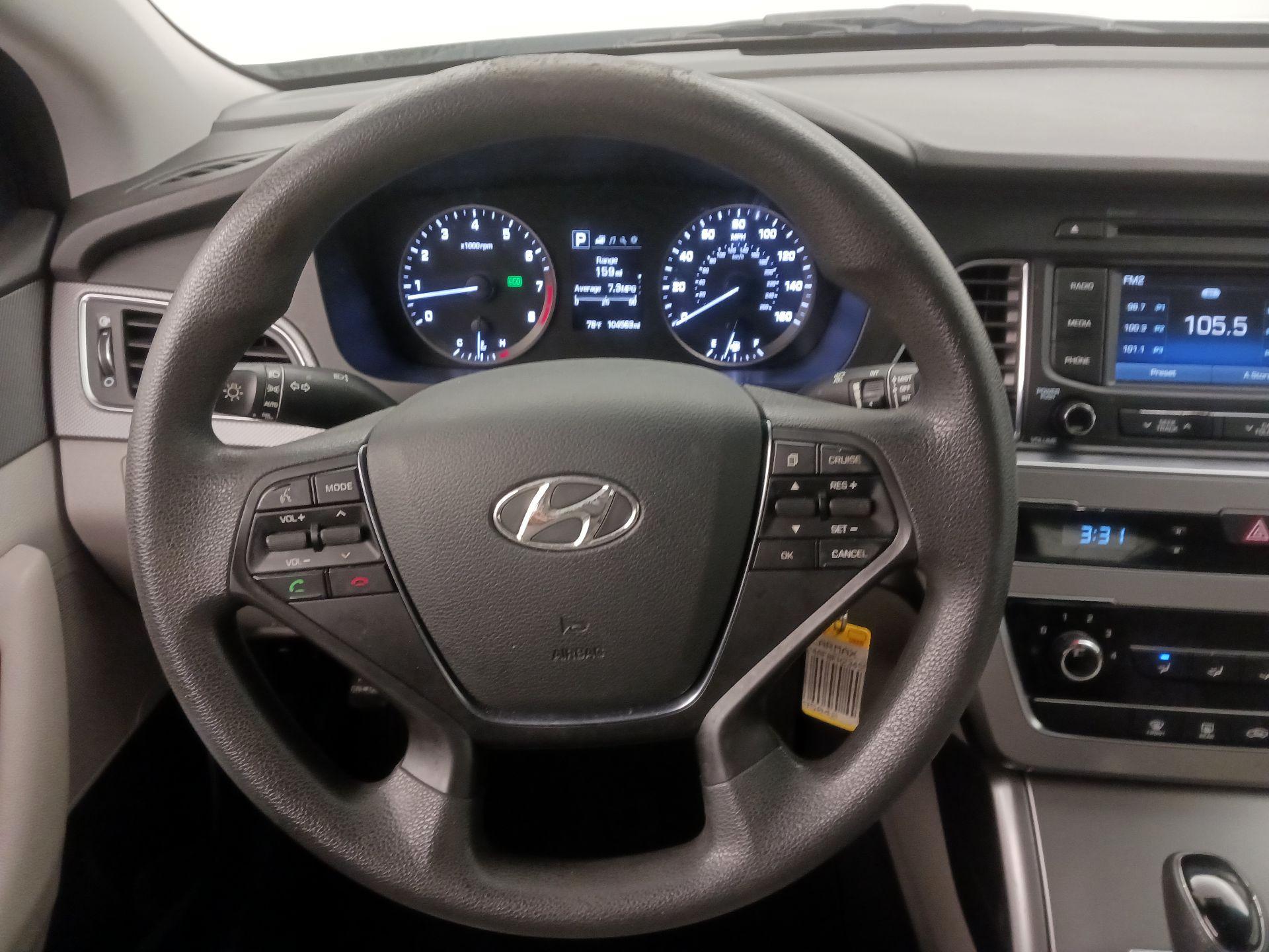Thumbnail: 2015 Hyundai Sonata - 10