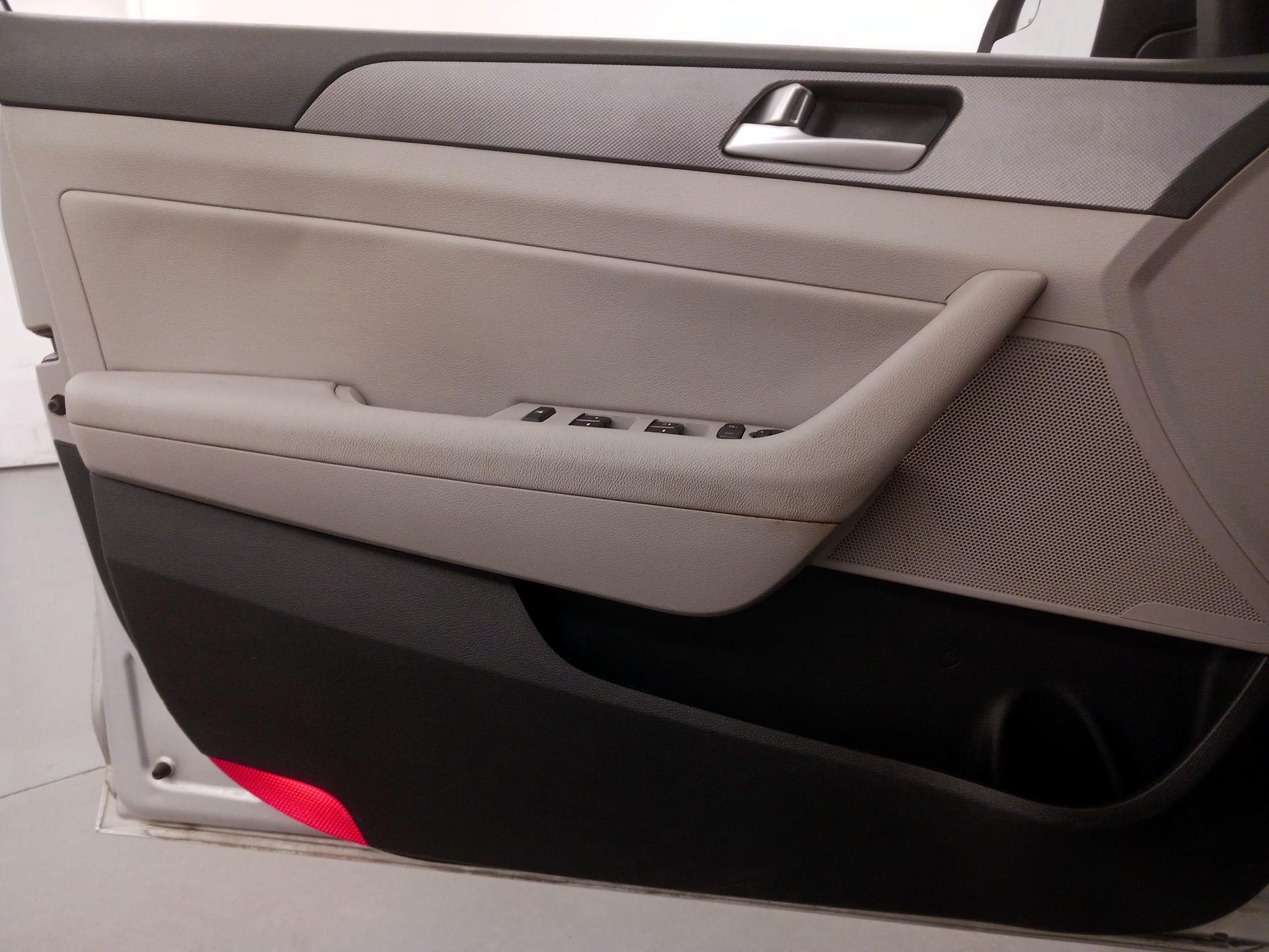 Thumbnail: 2015 Hyundai Sonata - 12