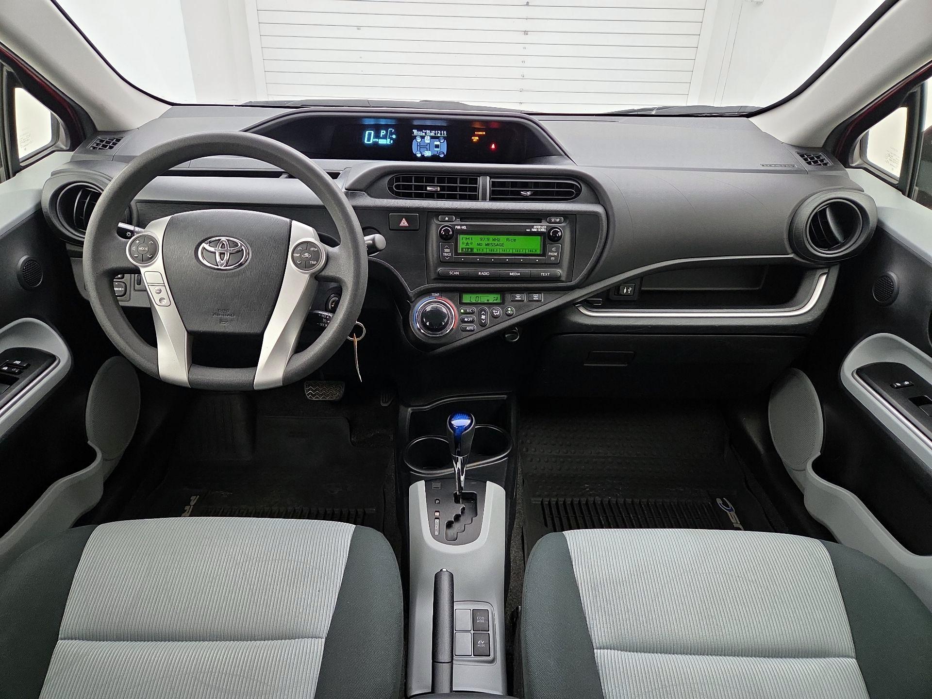 Thumbnail: 2014 Toyota Prius c - 9