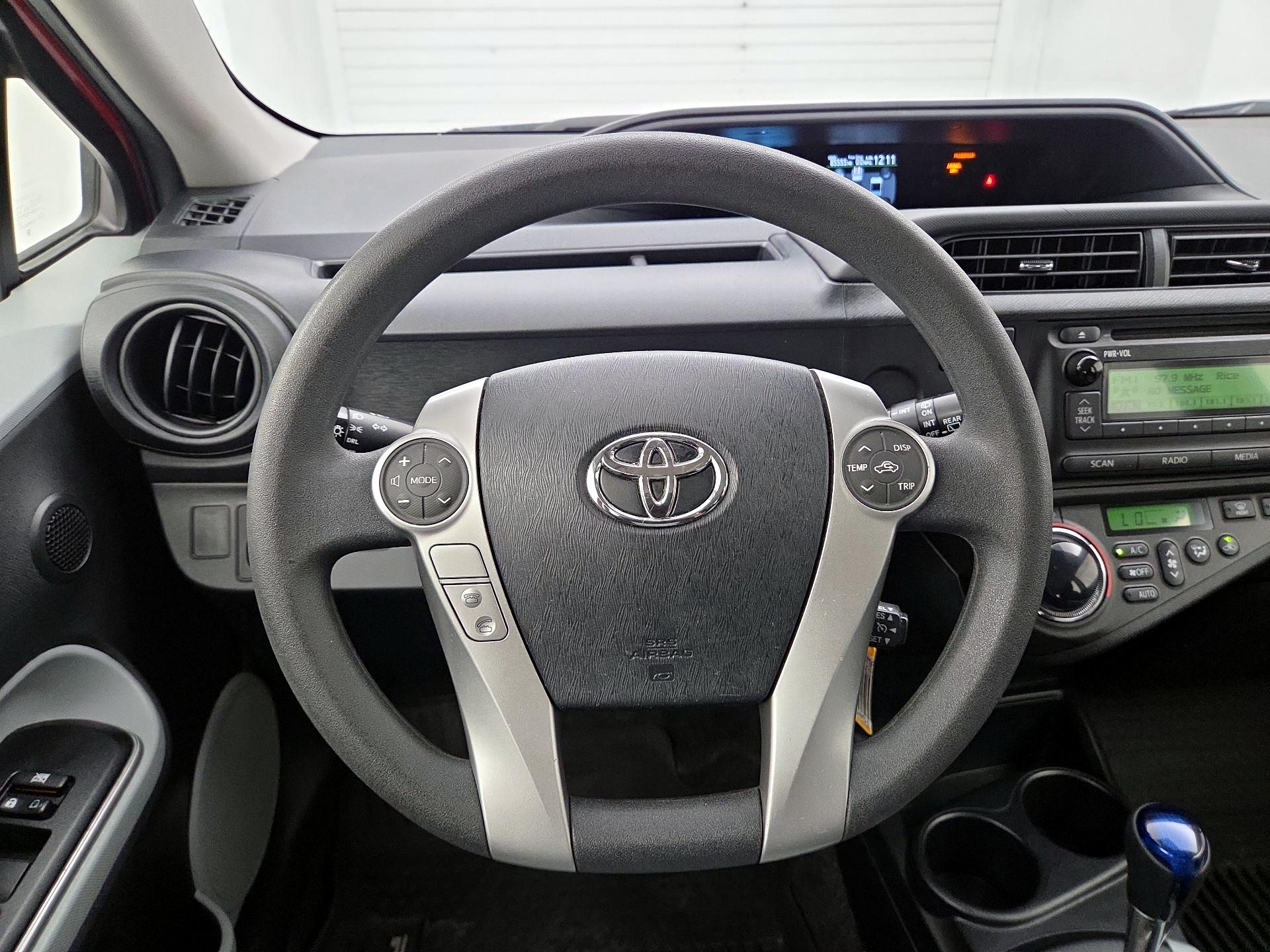 Thumbnail: 2014 Toyota Prius c - 10
