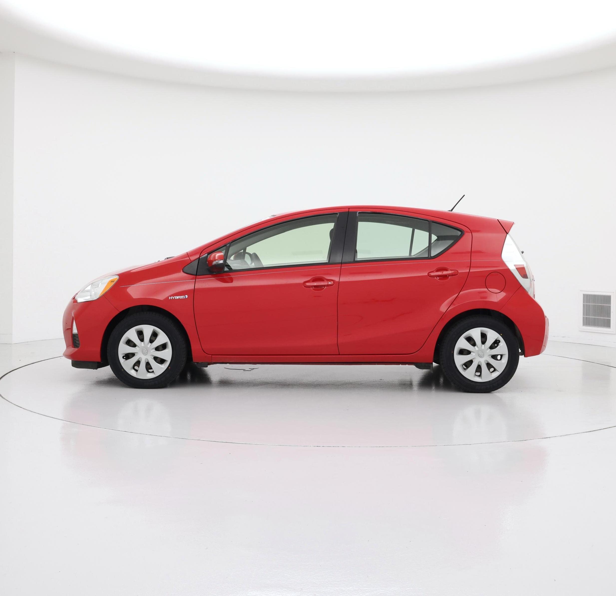 Thumbnail: 2014 Toyota Prius c - 3