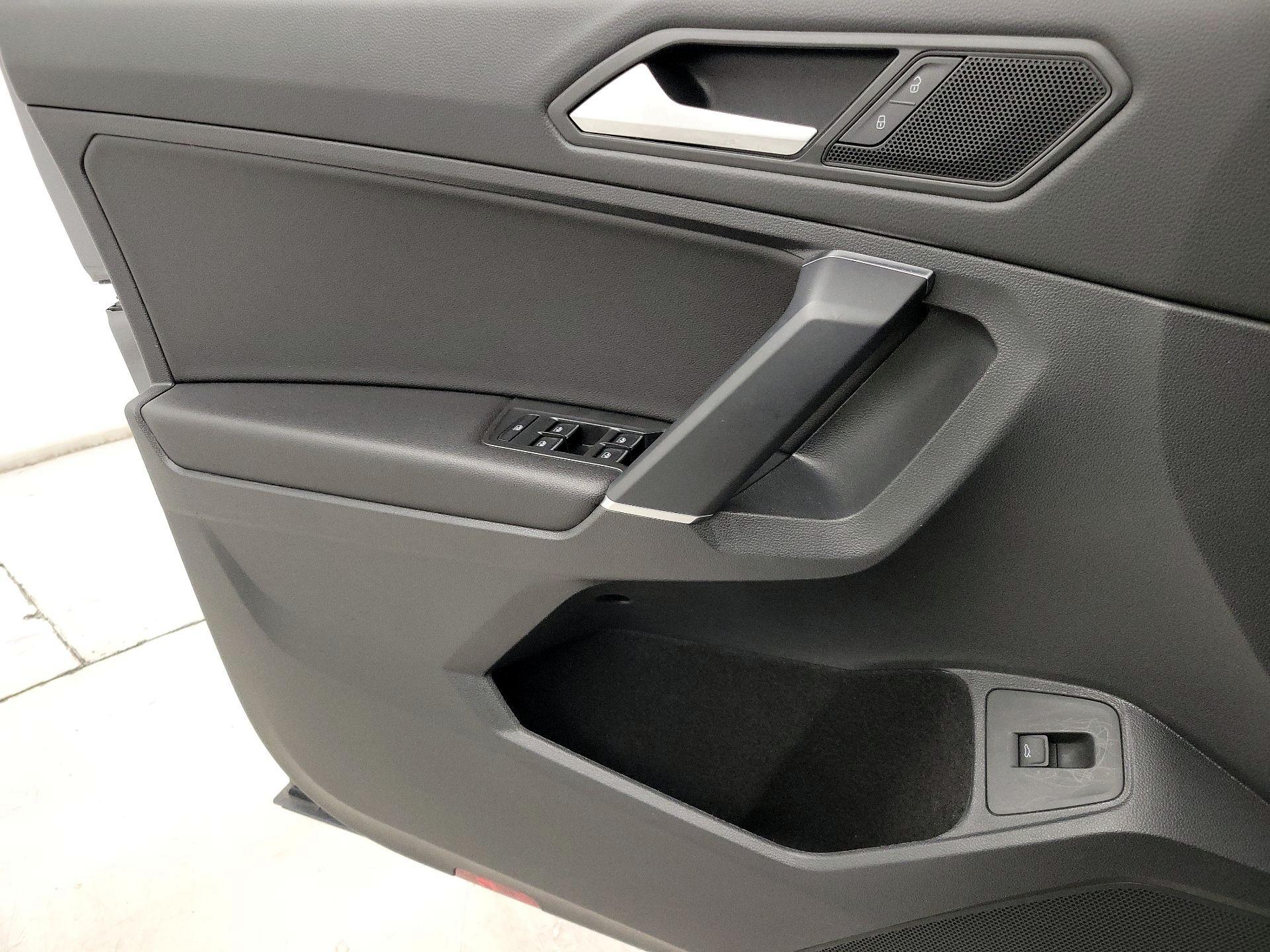 Thumbnail: 2020 Volkswagen Tiguan - 12