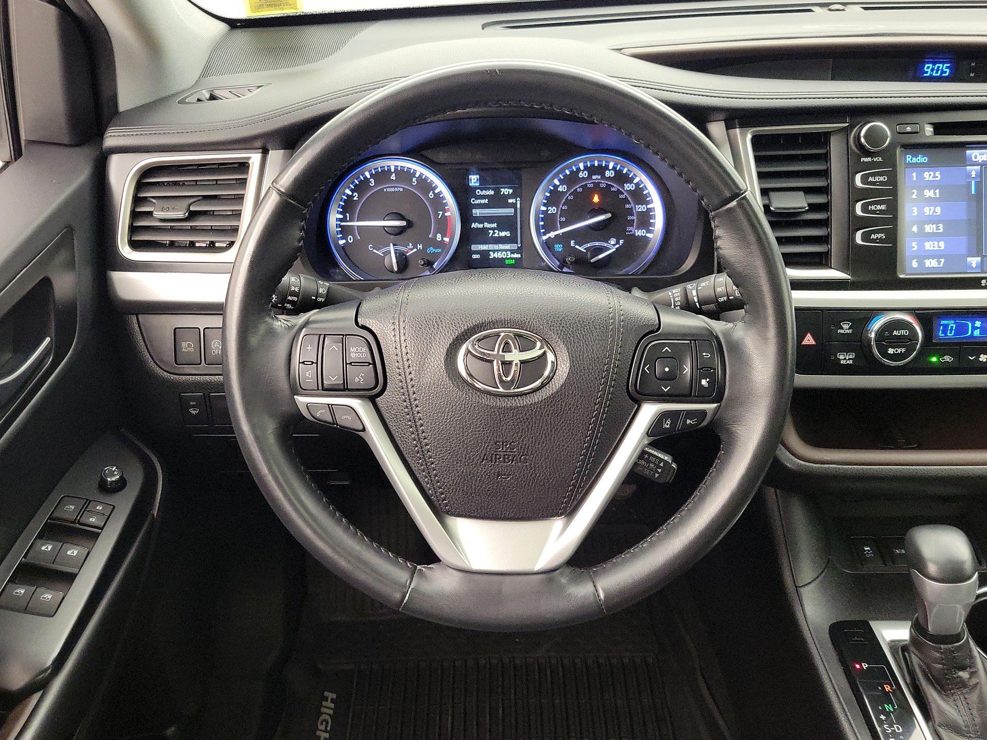 Thumbnail: 2019 Toyota Highlander - 10